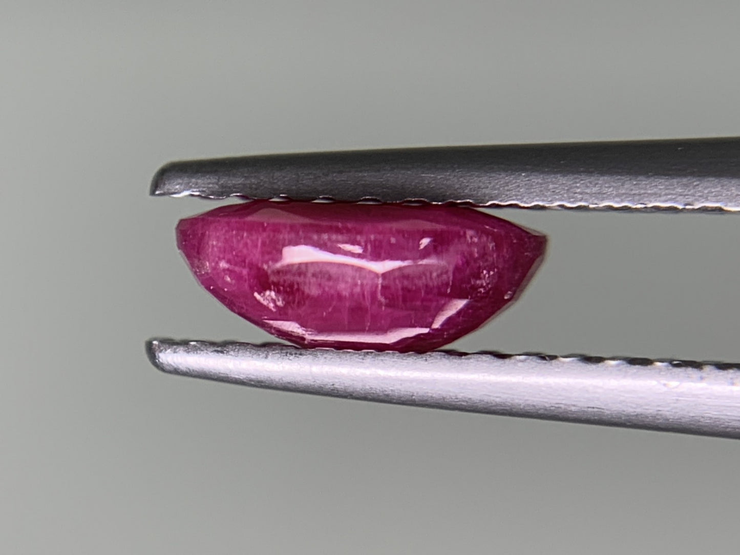ルビー 1.083ct 宝石ソーティング付き 7.1㎜×5.1㎜×2.9㎜ 天然 ルース( 裸石 ) 2518Y