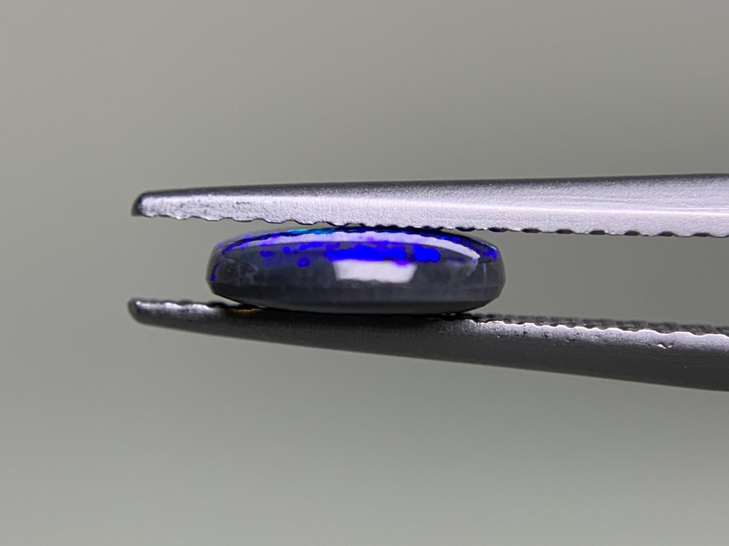 ブラックオパール 1.145ct 宝石ソーティング付き 9.1㎜×8.1㎜×2.2㎜ 天然 ルース( 裸石 ) 2665Y
