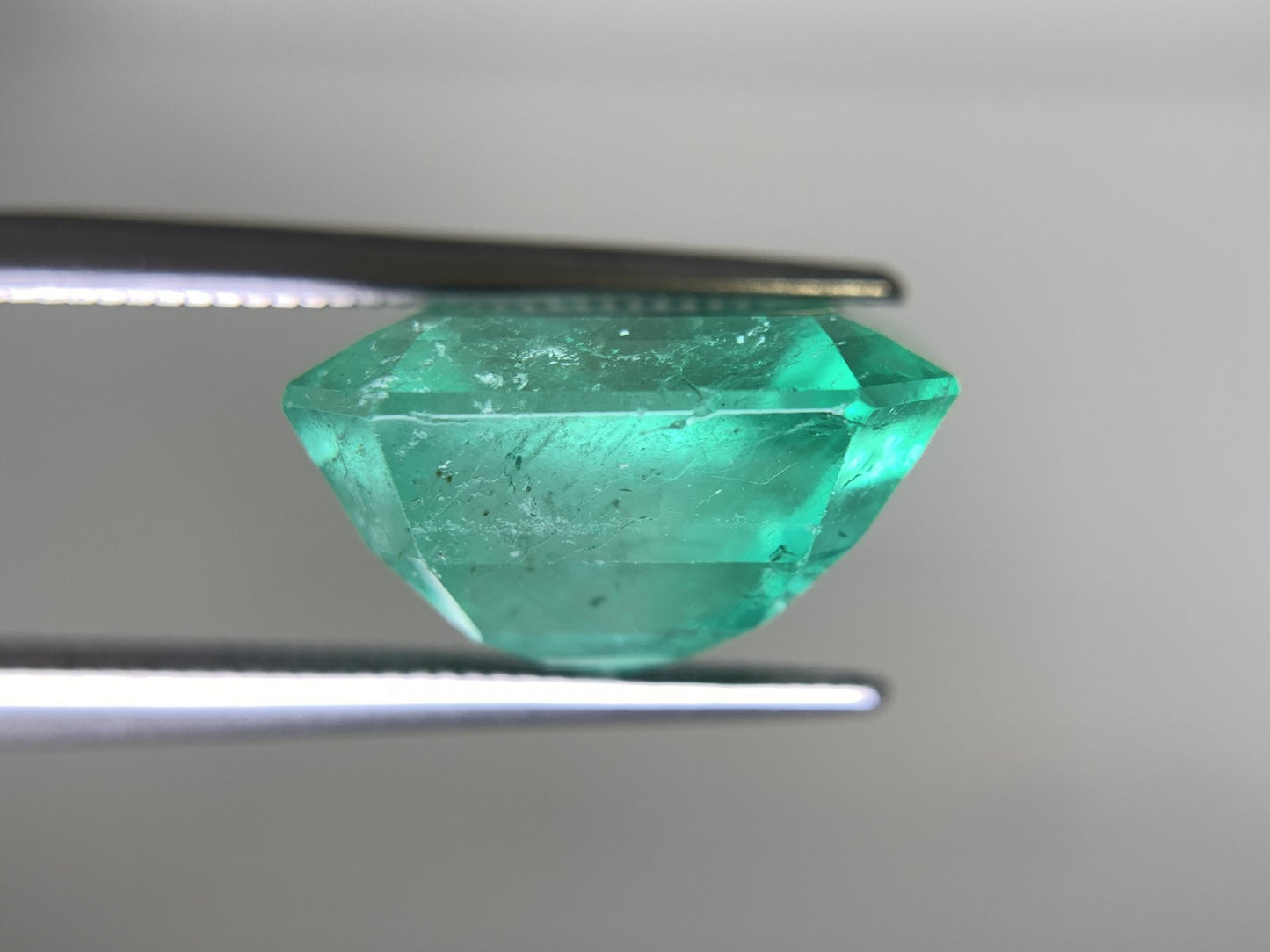 エメラルド 10.781ct 宝石ソーティング付き Colombia 13.79㎜×12.92㎜×8.49㎜ ルース( 裸石 ) 2956Y