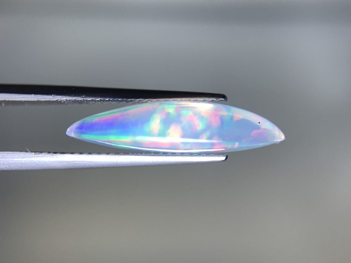 オパール 4.940ct 宝石ソーティング付き 21.3㎜×9.4㎜×5.3㎜ ルース( 裸石 ) 3033Y