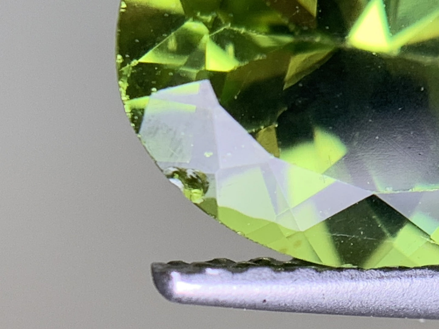 ペリドット 2.707ct 宝石ソーティング付き 10.1㎜×8.0㎜×5.1㎜ ルース( 裸石 ) 3251Y