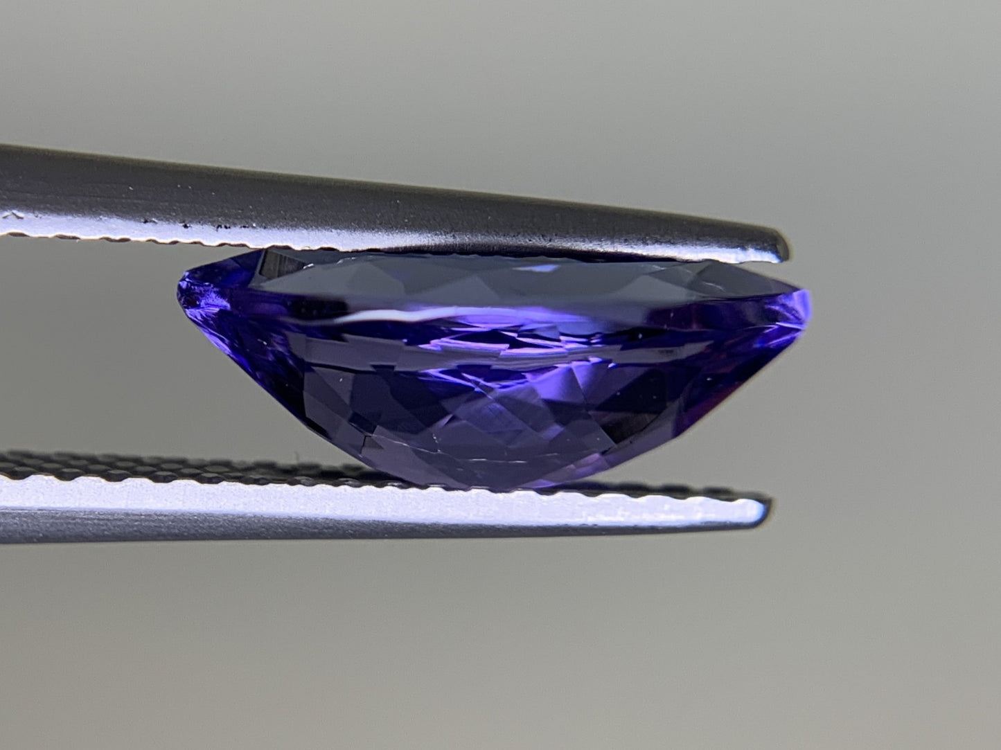 タンザナイト 2.103ct 宝石ソーティング付き 11.9㎜×6.1㎜×4.6㎜ ルース( 裸石 ) 3278Y