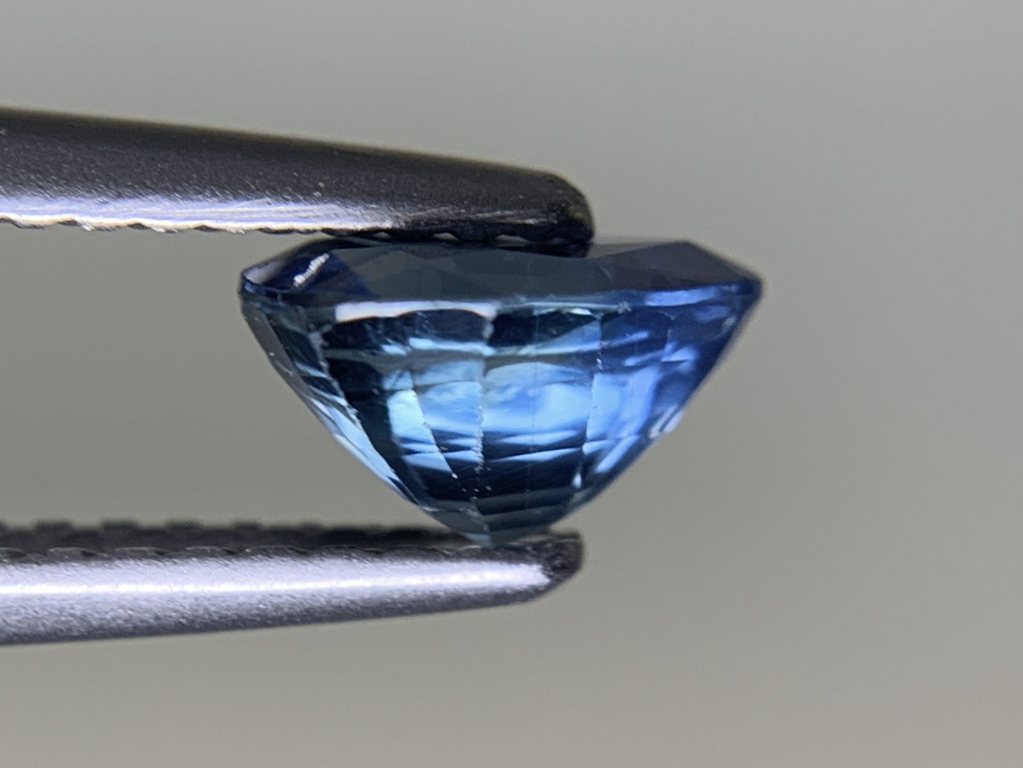サファイア 1.066ct 宝石ソーティング付き 6.8㎜×5.1㎜×4.0㎜ ルース( 裸石 ) 3582Y