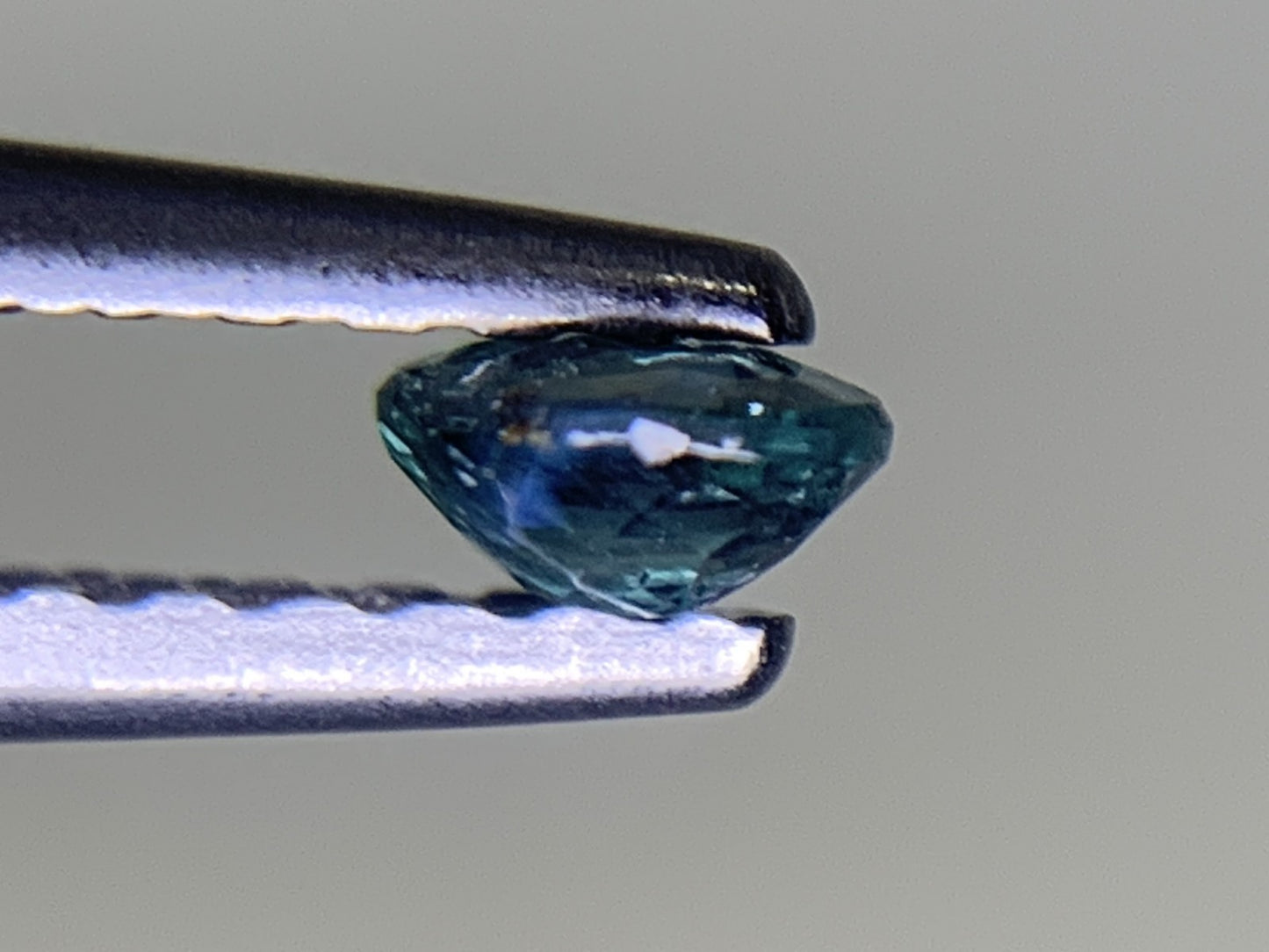 アレキサンドライト 0.162ct 中央宝石ソーティング付き 3.46㎜×3.02㎜×1.82㎜ ルース( 裸石 ) 3709Y