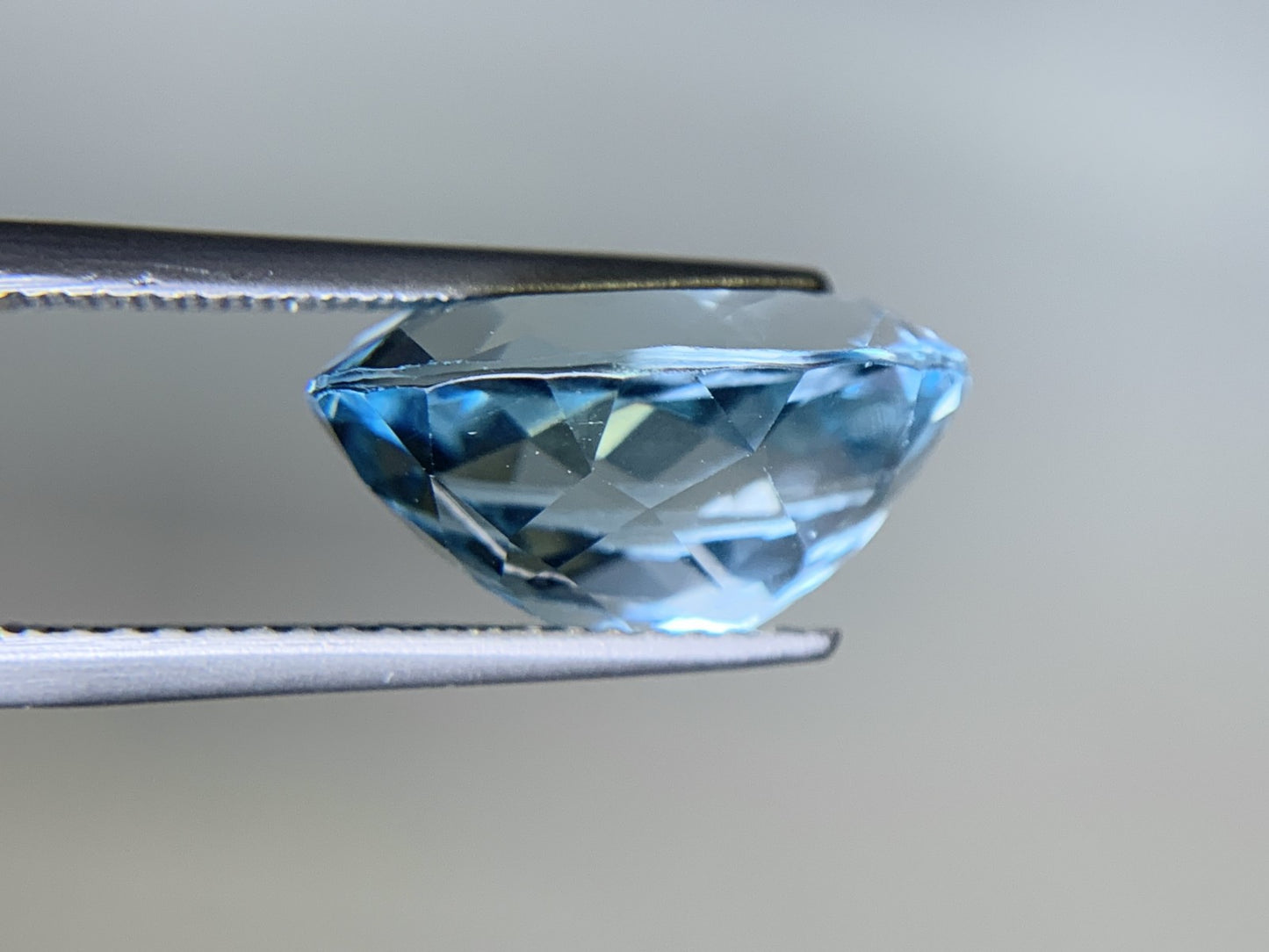 ブルートパーズ 7.931ct 宝石ソーティング付き 14.0㎜×10.1㎜×7.0㎜ ルース( 裸石 ) 3984Y