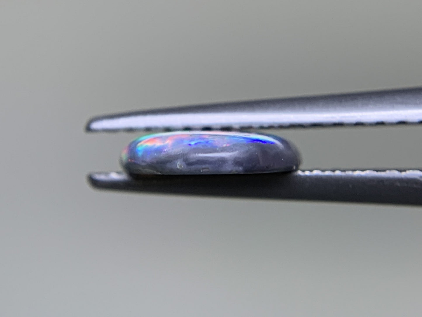 ブラックオパール 1.109ct 中央宝石ソーティング付き 11.5㎜×7.9㎜×1.7㎜ ルース( 裸石 ) 4133Y