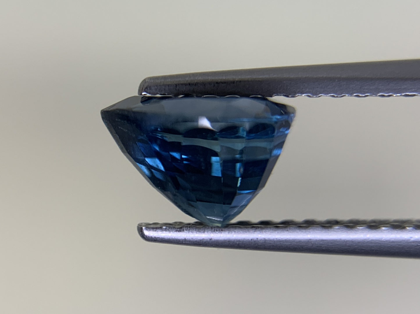 サファイア 1.592ct 宝石ソーティング付き 7.2㎜×6.0㎜×4.9㎜ ルース( 裸石 ) 4184Y