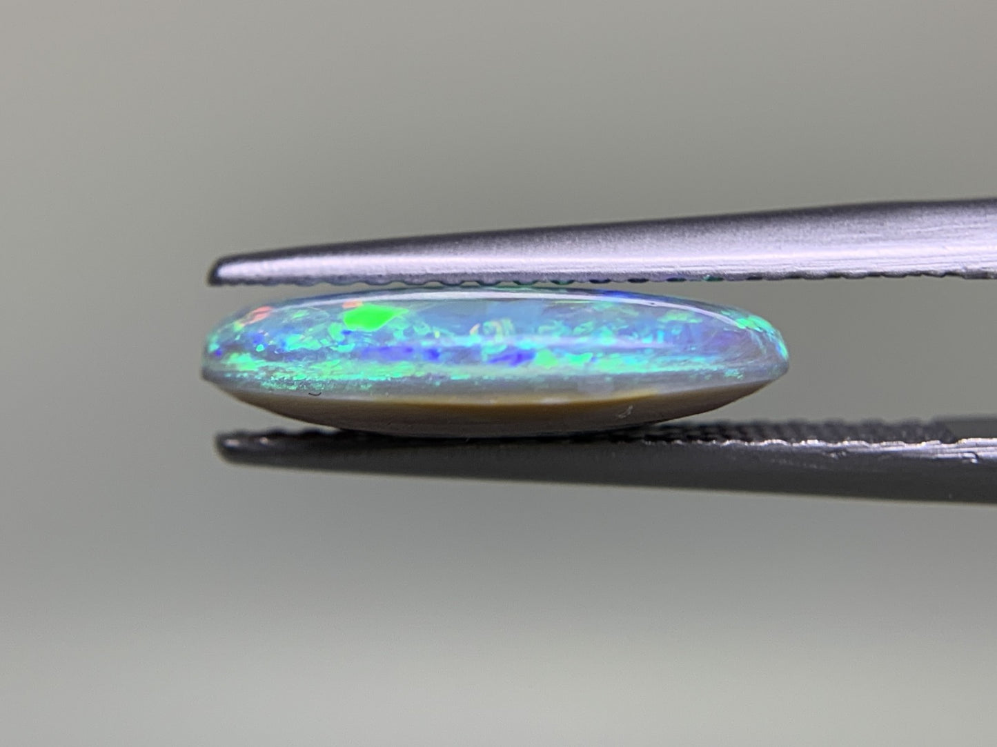 ブラックオパール 2.198ct 中央宝石ソーティング付き 13.5㎜×7.6㎜×3.5㎜ ルース( 裸石 ) 4196Y