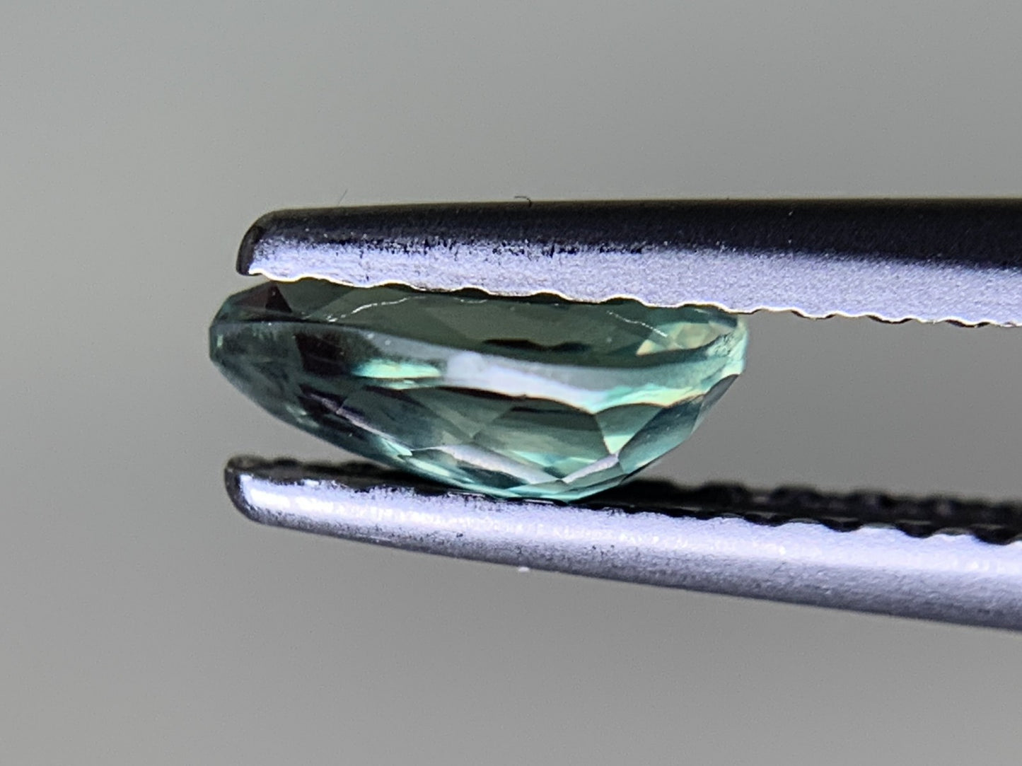 アレキサンドライト 0.544ct 中央宝石ソーティング付き 6.15㎜×4.22㎜×2.55㎜ ルース( 裸石 ) 4268Y