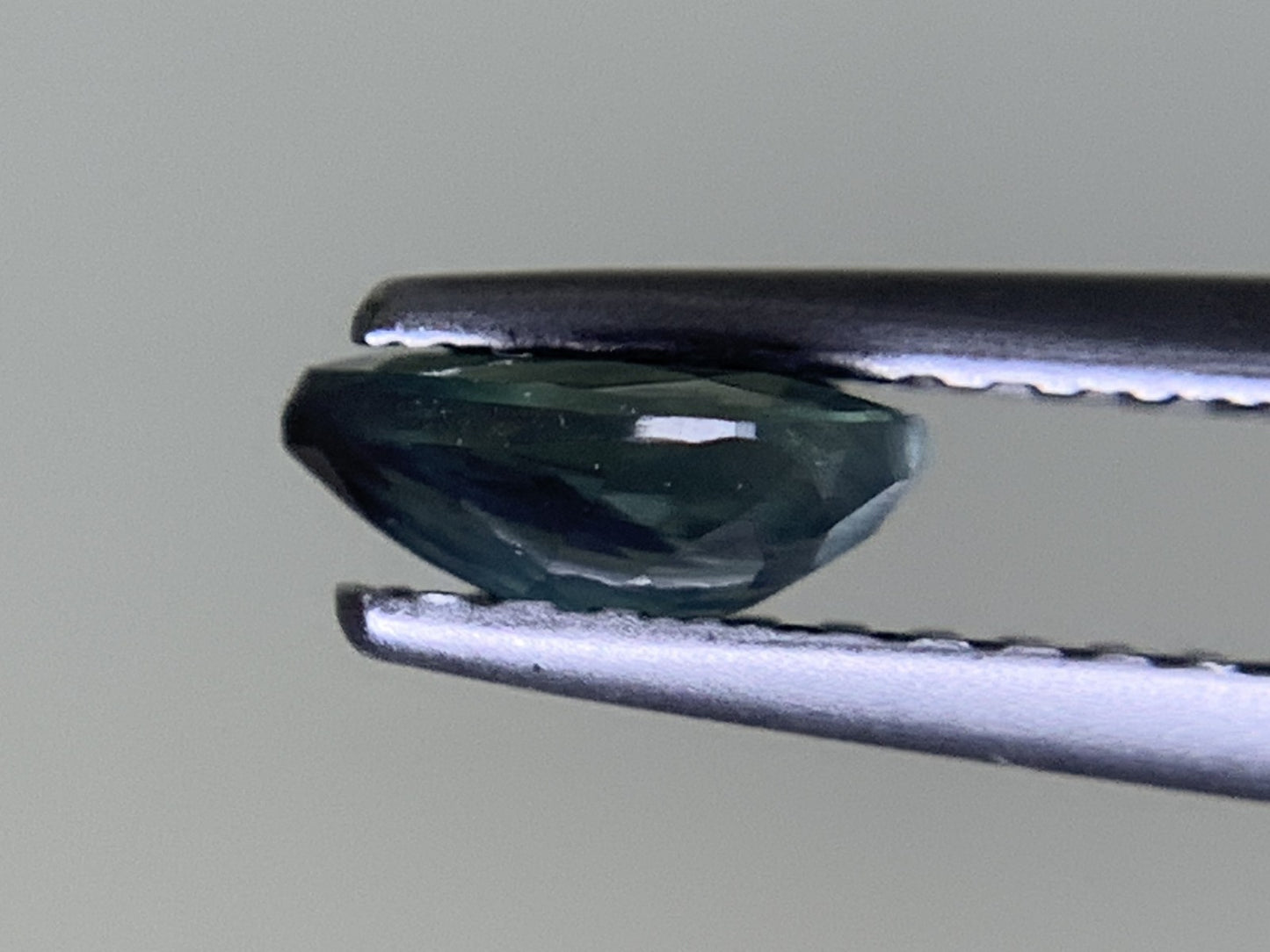 アレキサンドライト 0.512ct 中央宝石ソーティング付き 6.13㎜×4.49㎜×2.46㎜ ルース( 裸石 ) 4276Y