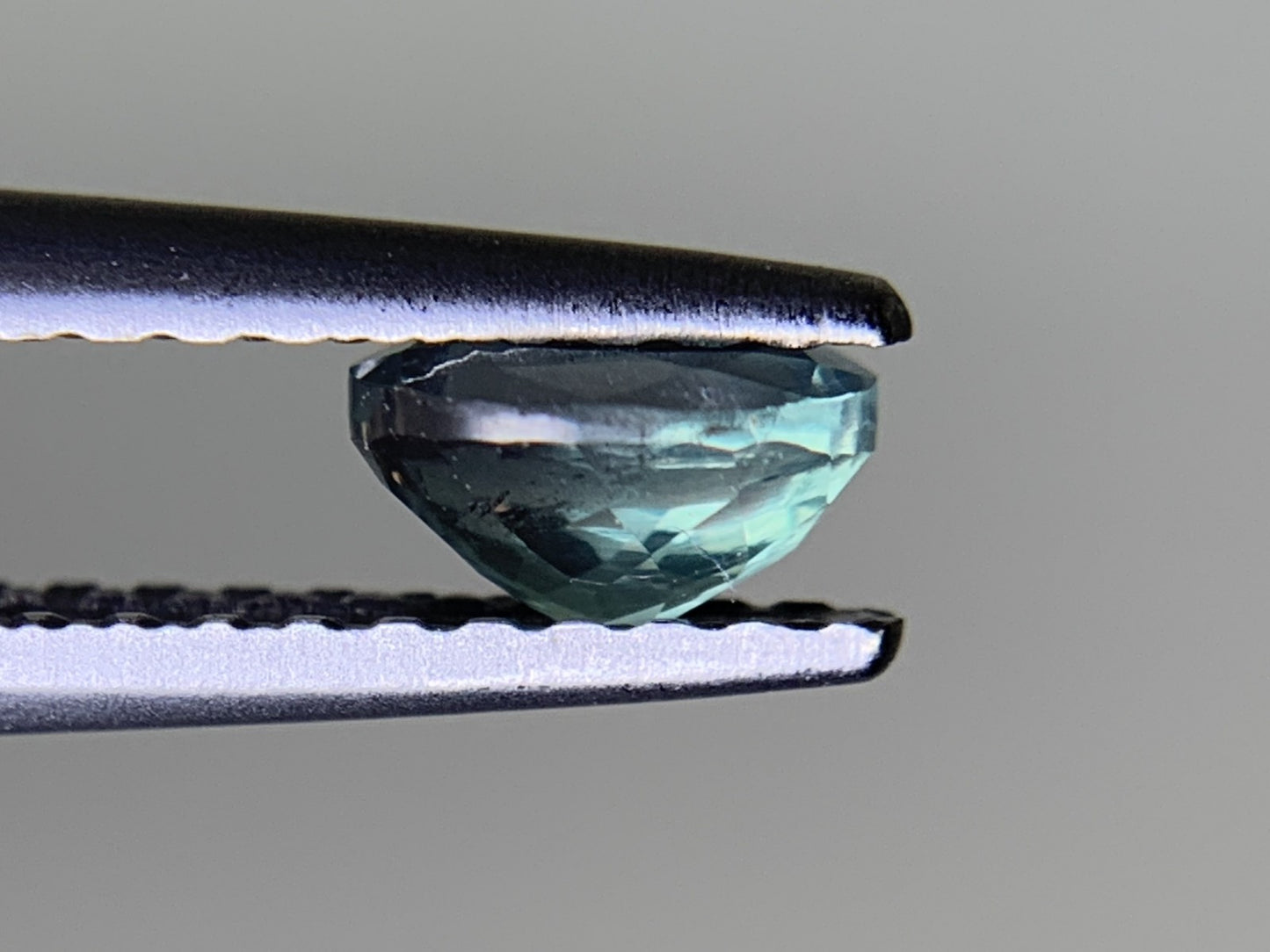 アレキサンドライト 0.482ct 中央宝石ソーティング付き 5.14㎜×3.89㎜×2.86㎜ ルース( 裸石 ) 4278Y