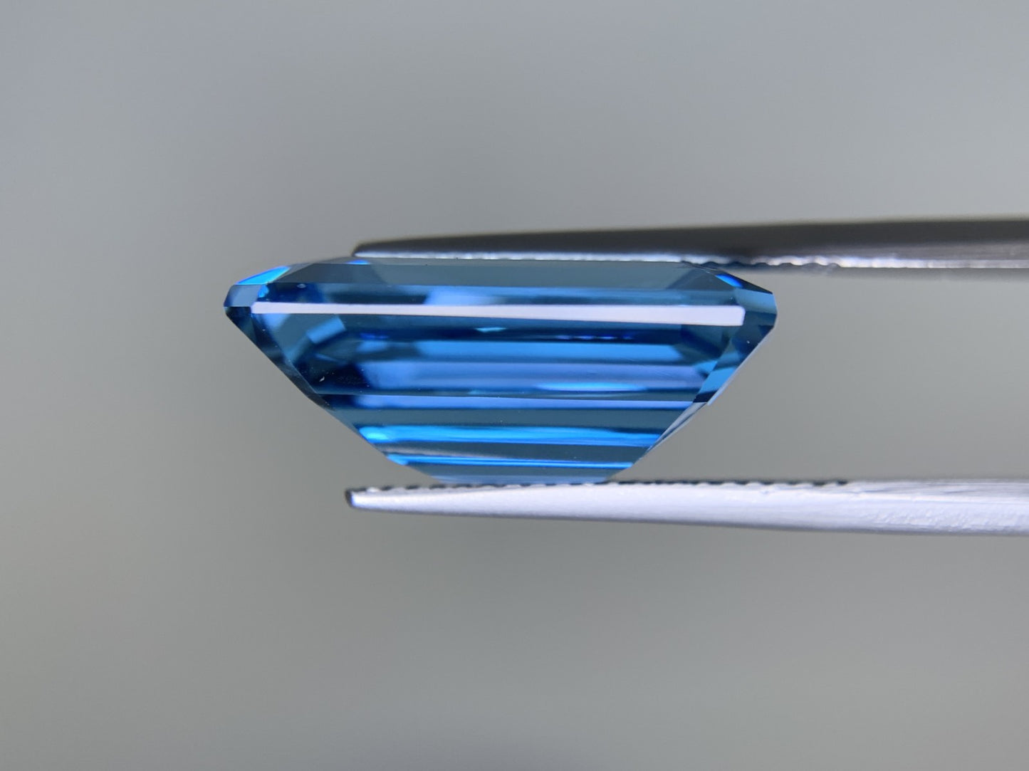 ブルートパーズ 16.846ct 宝石ソーティング付き 17.7㎜×12.8㎜×7.5㎜ ルース( 裸石 ) 4282Y