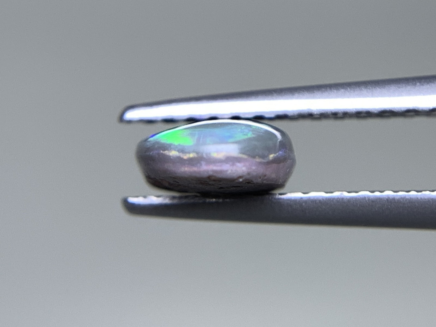 ブラックオパール 1.018ct 中央宝石ソーティング付き 9.5㎜×6.0㎜×2.8㎜ 天然 ルース( 裸石 ) 4367Y