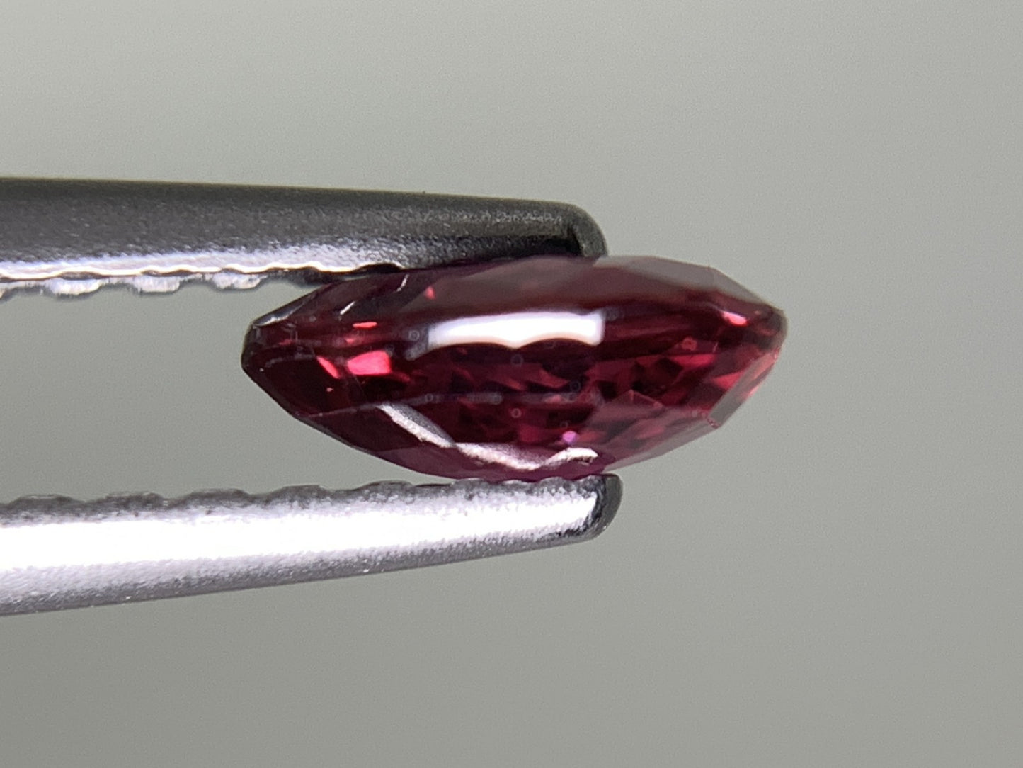 ルビー 0.515ct 宝石ソーティング付き 5.6㎜×4.6㎜×2.1㎜ 天然 ルース( 裸石 ) 4392Y