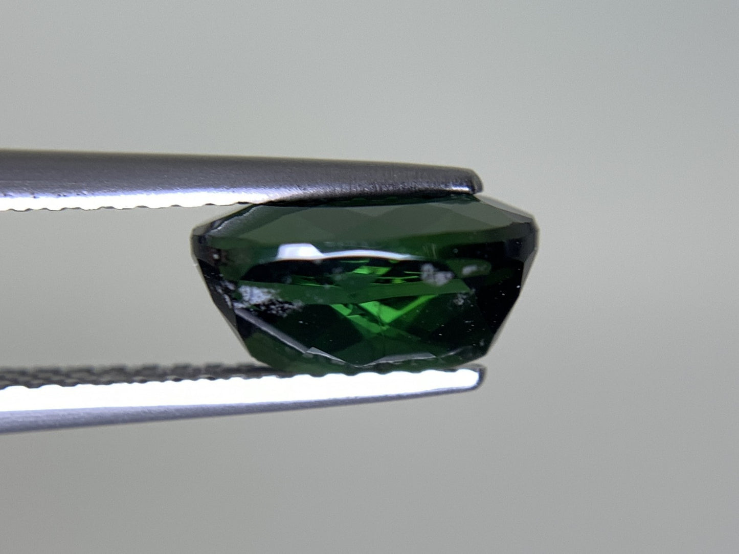 グリーントルマリン 2.180ct 宝石ソーティング付き 9.1㎜×6.9㎜×4.7㎜ 天然 ルース( 裸石 ) 4396Y
