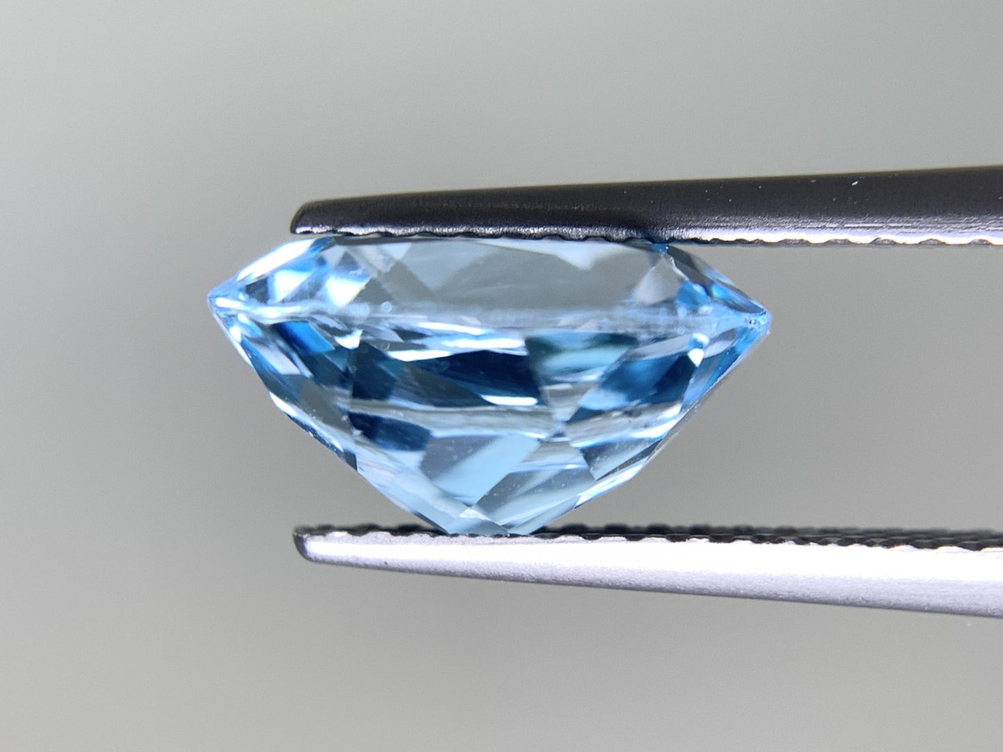 ブルートパーズ 4.677ct 宝石ソーティング付き 11.2㎜×9.4㎜×6.0㎜ 天然 ルース( 裸石 ) 4640Y