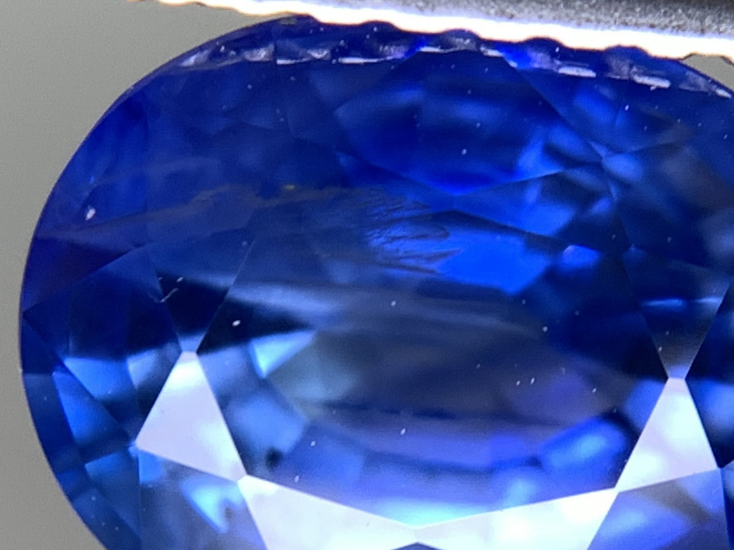 サファイア 3.01ct AIGS宝石鑑別書付き Cornflower Blue 9.06㎜×7.31㎜×5.37㎜ 天然 ルース( 裸石 ) 5043Y