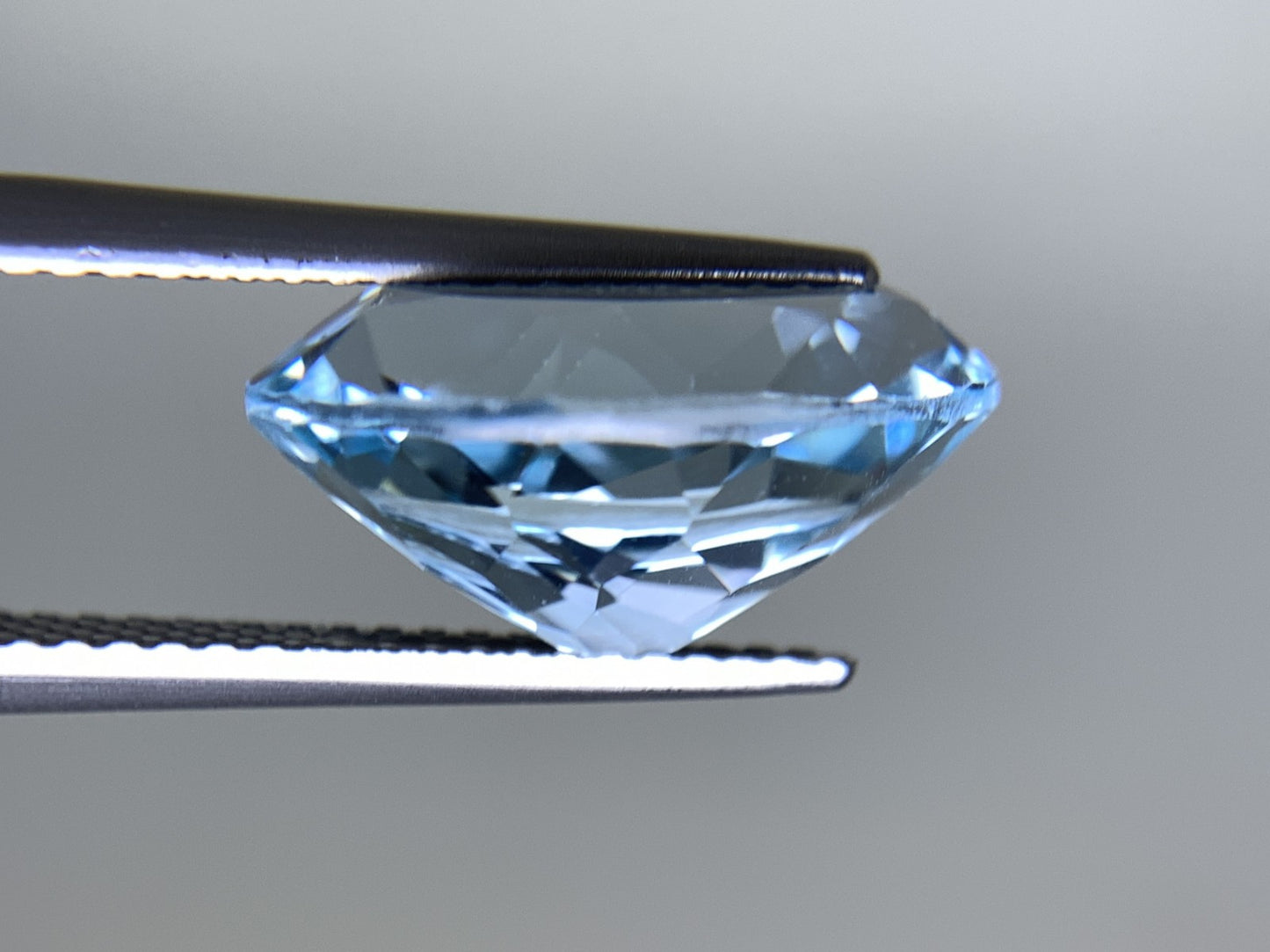 ブルートパーズ 天然 7.824ct 宝石ソーティング付き 14.2㎜×10.2㎜×7.2㎜ ルース( 裸石 ) 6757Y