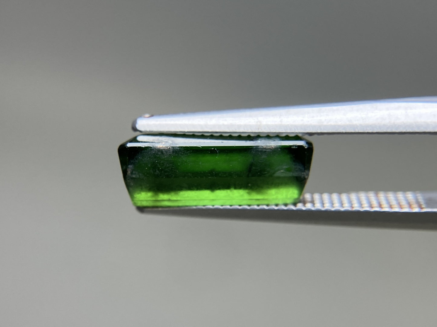 グリーントルマリン 天然 3.653ct 宝石ソーティング付き 12.3㎜×6.3㎜×4.4㎜ ルース( 裸石 ) 6801YY