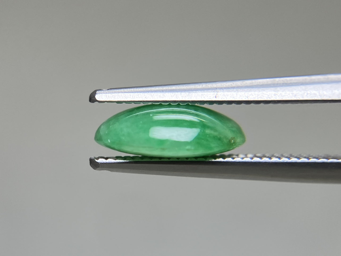 ひすい(ヒスイ 翡翠) 天然 2.538ct 宝石ソーティング付き 10.2㎜×7.8㎜×3.4㎜ ルース( 裸石 ) 6735YY
