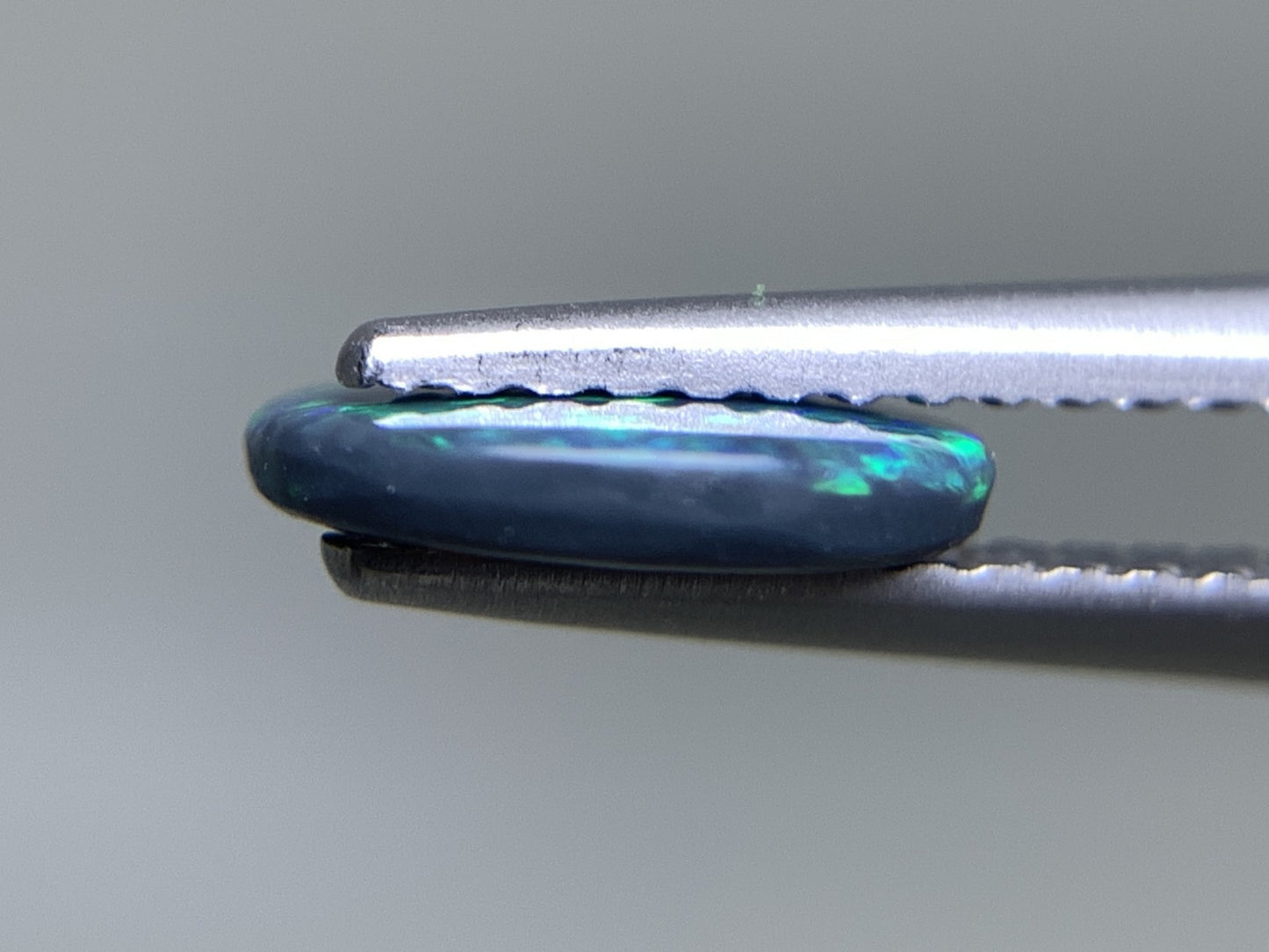 ブラックオパール 天然 0.631ct 宝石ソーティング付き 8.2㎜×6.3㎜×1.6㎜ ルース( 裸石 ) 5754Y