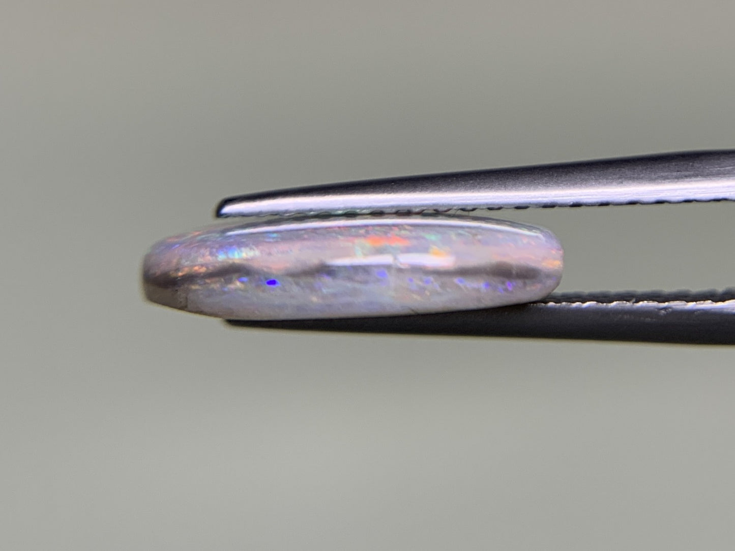 ブラックオパール 2.923ct 宝石ソーティング付き 13.8㎜×10.5㎜×2.9㎜ ルース( 裸石 ) 3431Y
