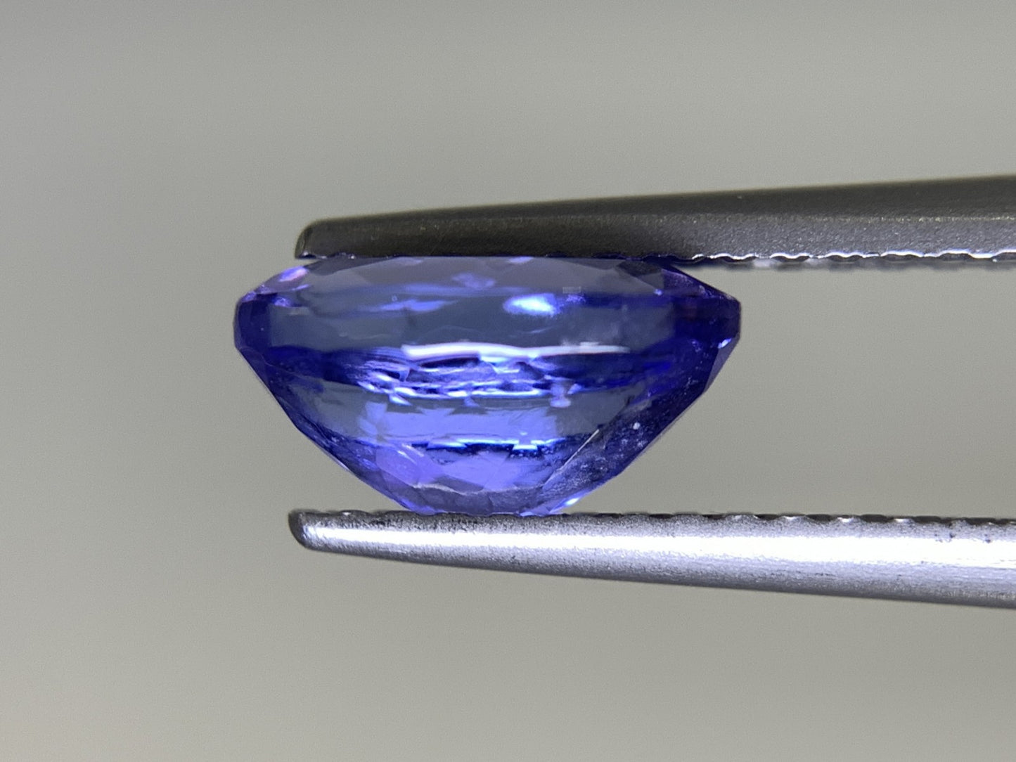 タンザナイト 1.553ct 宝石ソーティング付き 8.4㎜×5.5㎜×4.3㎜ ルース( 裸石 ) 2405Y