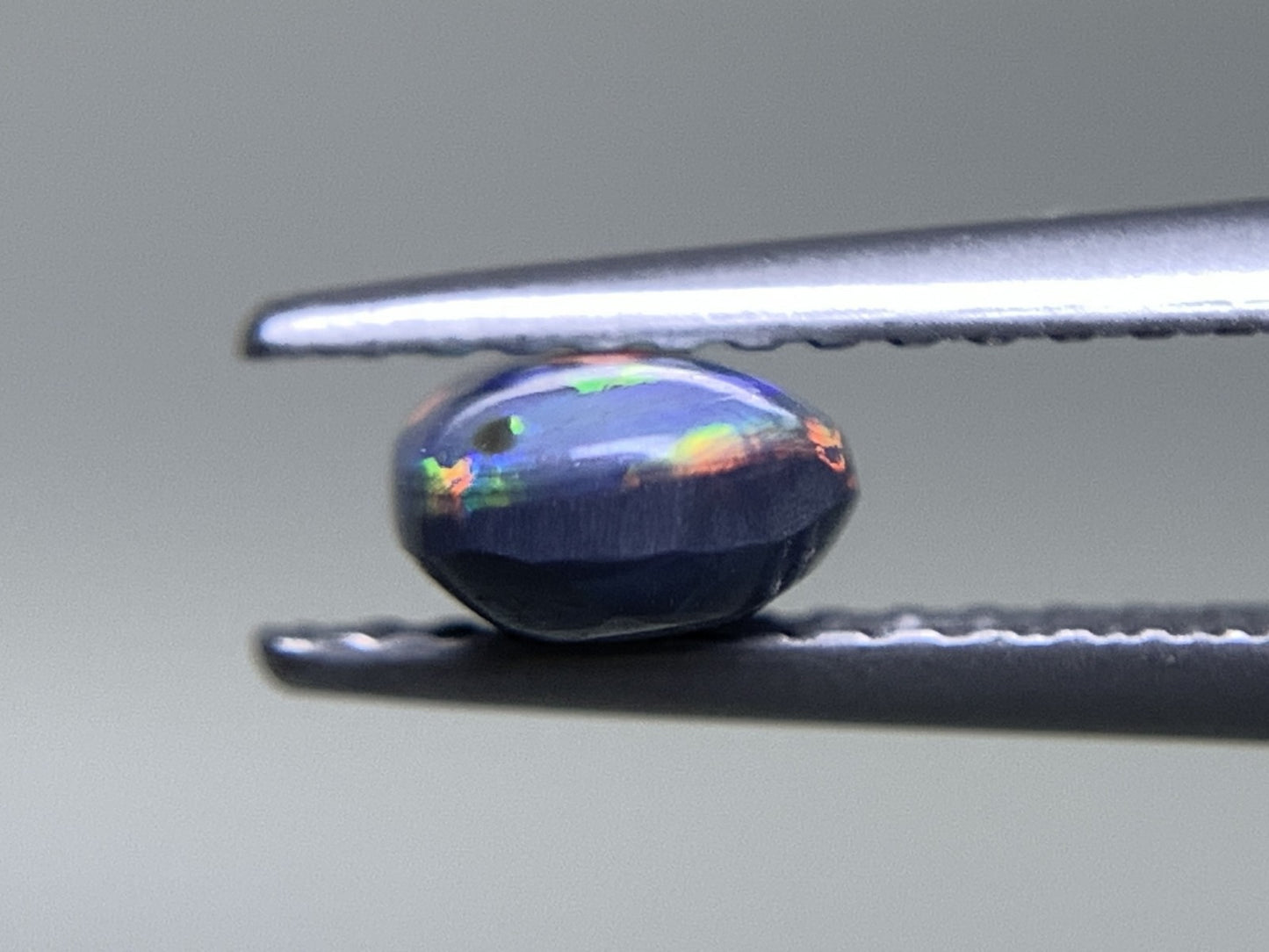 ブラックオパール 天然 0.794ct 宝石ソーティング付き 8.2㎜×5.2㎜×3.0㎜ ルース( 裸石 ) 5738Y