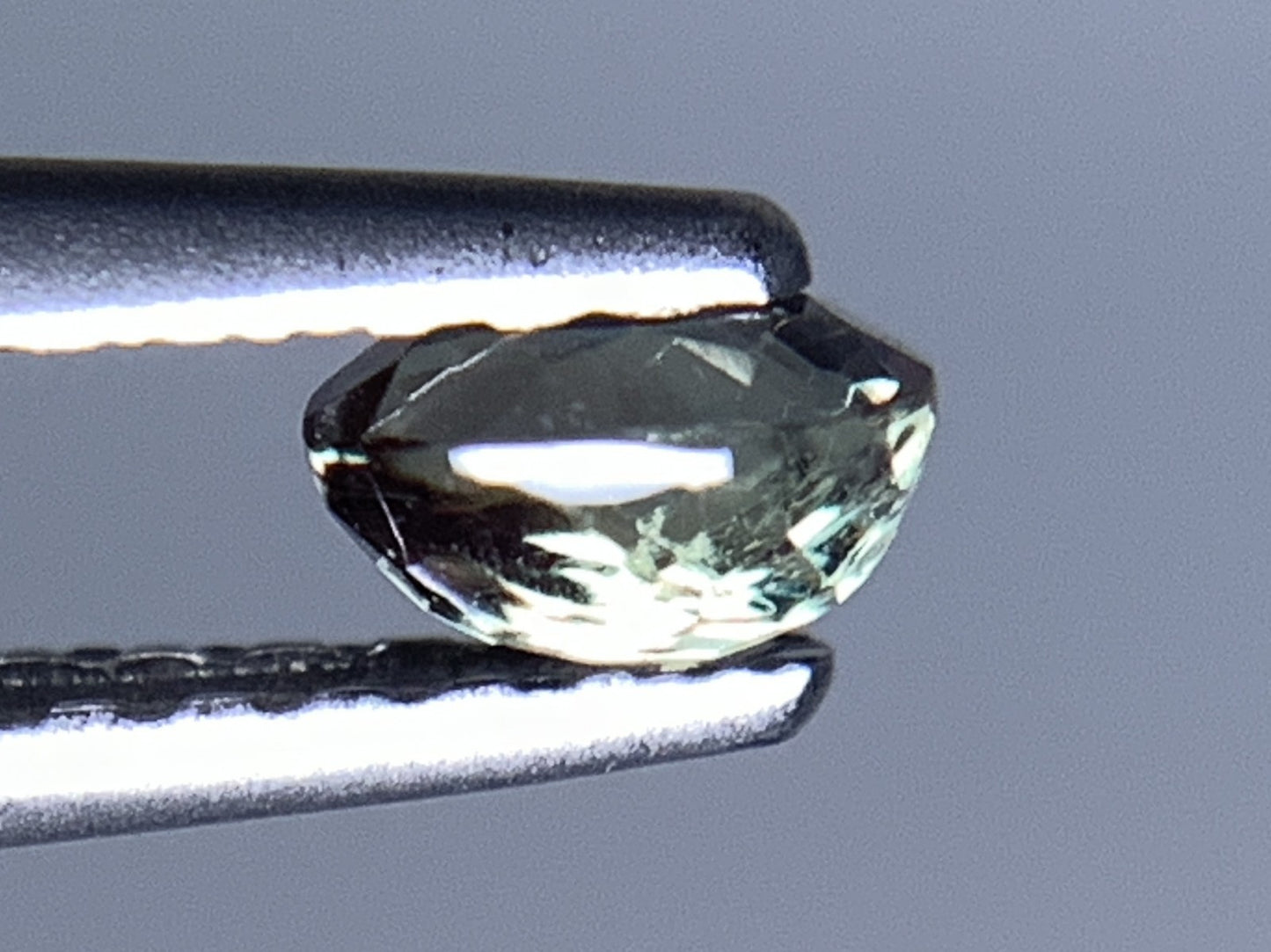 アレキサンドライト 天然 0.279ct 中央宝石ソーティング付き 4.17㎜×3.08㎜×2.39㎜ ルース( 裸石 ) 6622Y