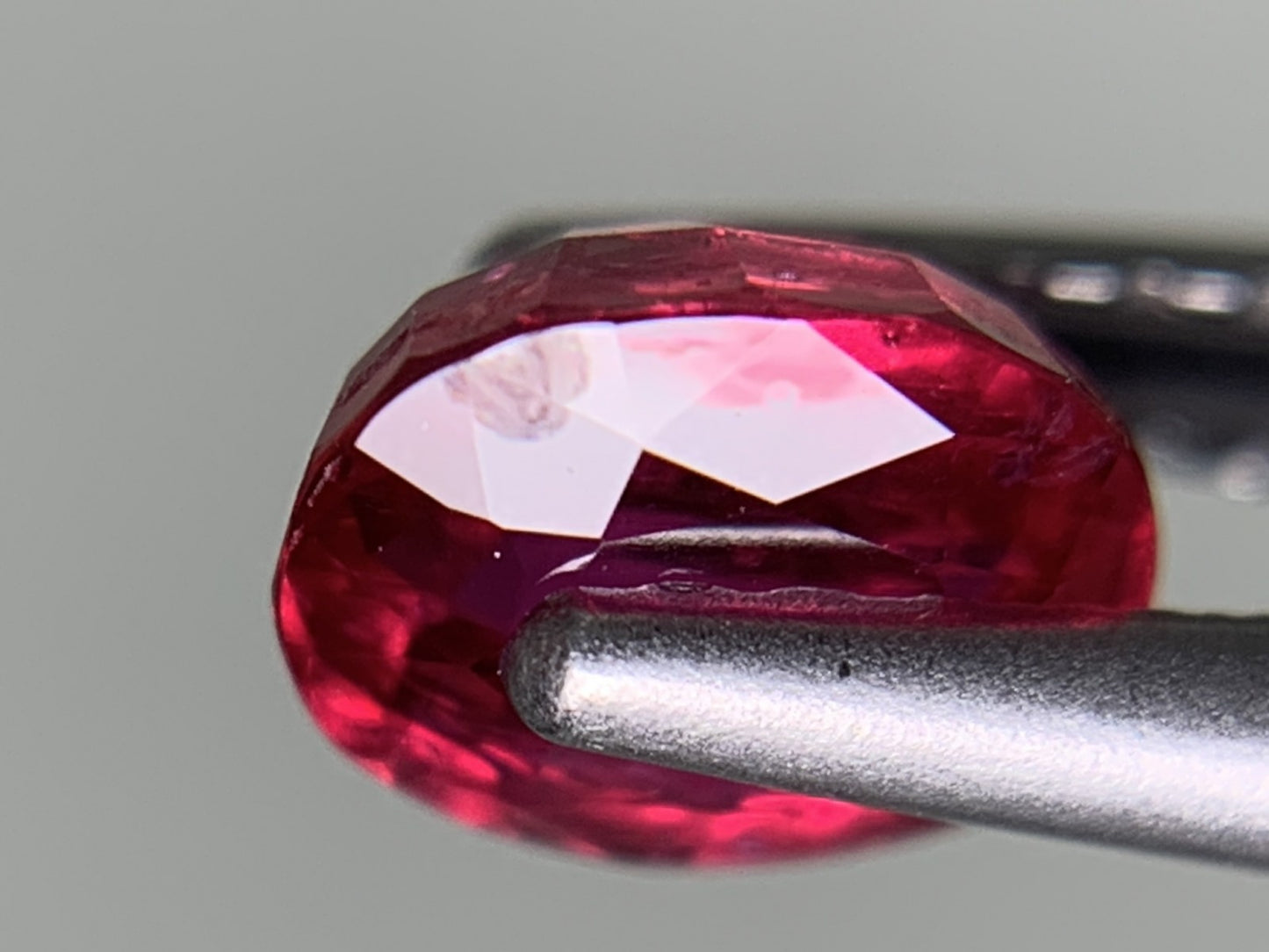 ルビー 天然 0.783ct 宝石ソーティング付き 5.6㎜×4.8㎜×3.1㎜ ルース( 裸石 ) 7756Y
