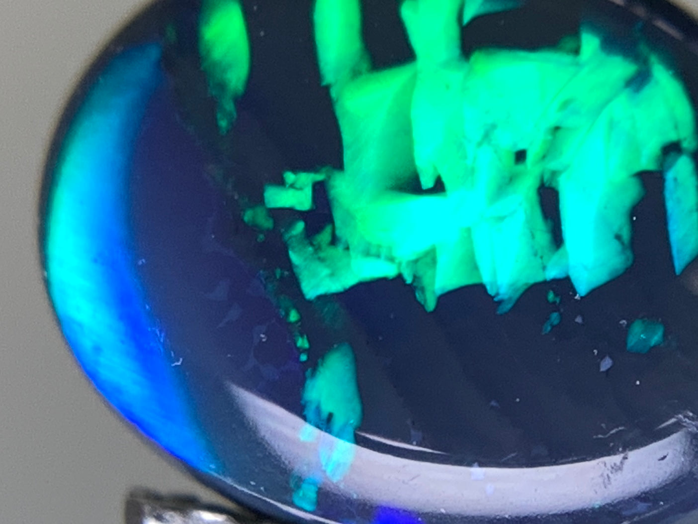 ブラックオパール 1.475ct 中央宝石ソーティング付き 9.1㎜×6.8㎜×3.8㎜ 天然 ルース( 裸石 ) 4863Y