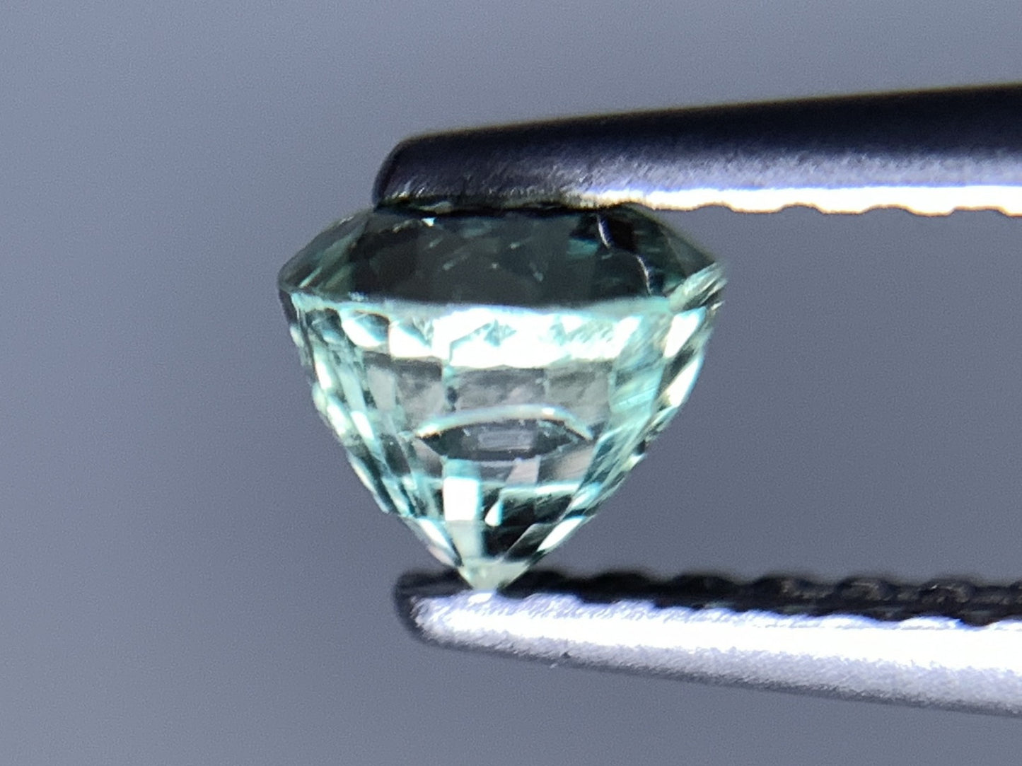 アレキサンドライト 天然 0.592ct 中央宝石ソーティング付き 4.41㎜×4.40㎜×4.05㎜ ルース( 裸石 ) 6619Y