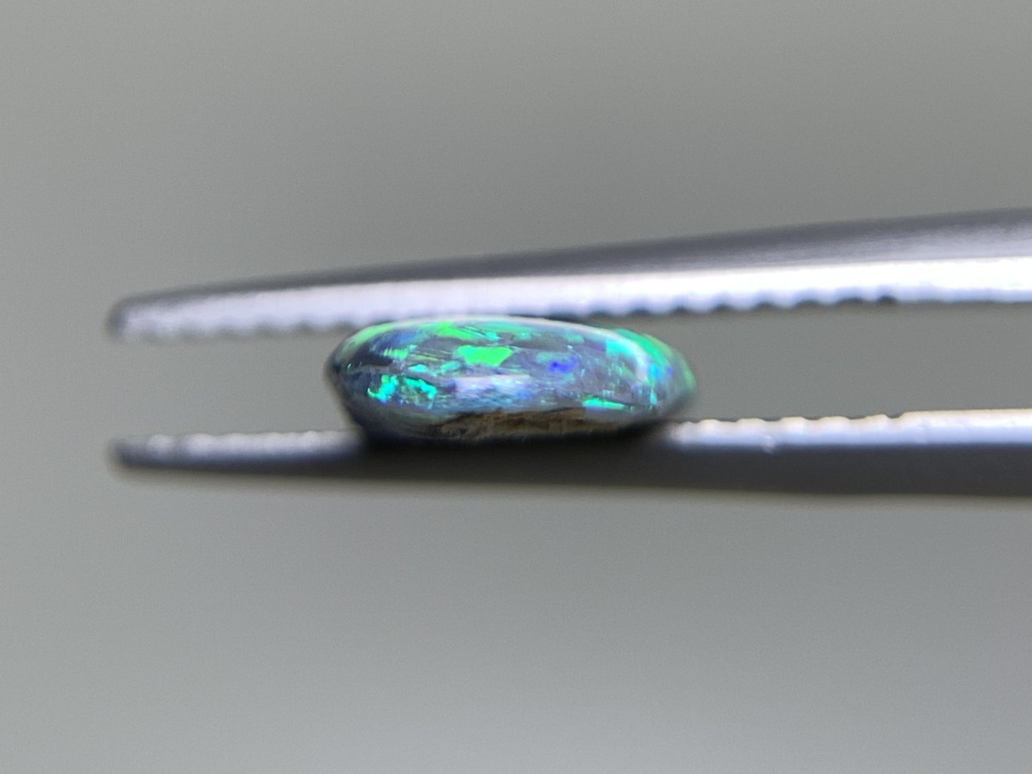 ブラックオパール 1.825ct 中央宝石ソーティング付き 16.2㎜×7.4㎜×2.4㎜ 天然 ルース( 裸石 ) 4907Y
