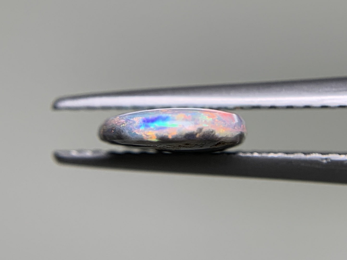 ブラックオパール 1.265ct 中央宝石ソーティング付き 11.4㎜×7.8㎜×2.2㎜ ルース( 裸石 ) 4205Y