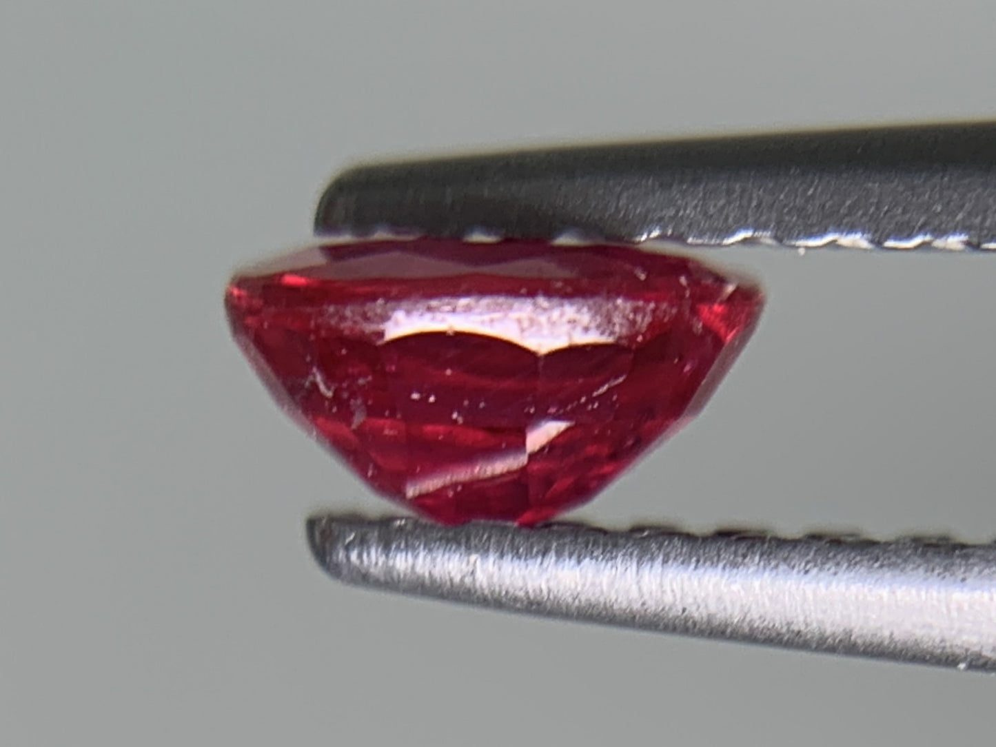 ルビー 天然 0.530ct 宝石ソーティング付き 5.0㎜×4.4㎜×2.6㎜ ルース( 裸石 ) 7722Y