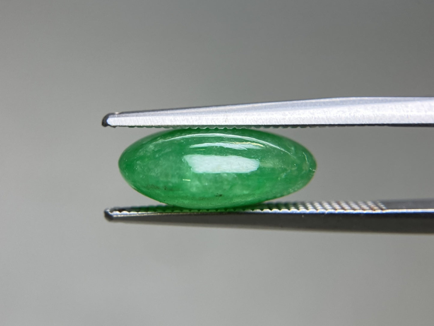 ひすい(ヒスイ 翡翠) 天然 6.946ct 宝石ソーティング付き 13.5㎜×10.4㎜×5.4㎜ ルース( 裸石 ) 6843YY