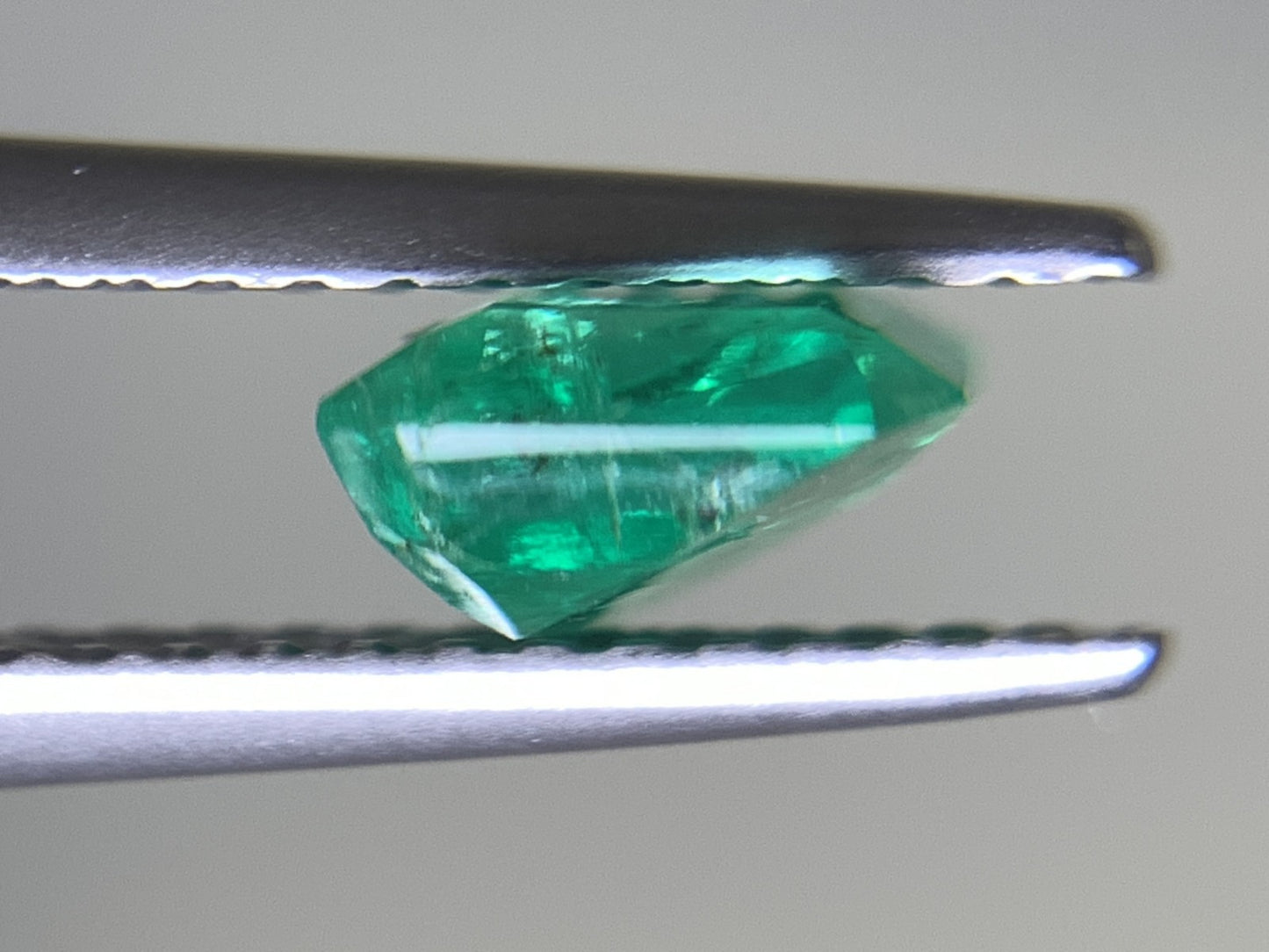 エメラルド 1.035ct 宝石ソーティング付き 7.06㎜×5.87㎜×3.42㎜ ルース( 裸石 ) 2383Y