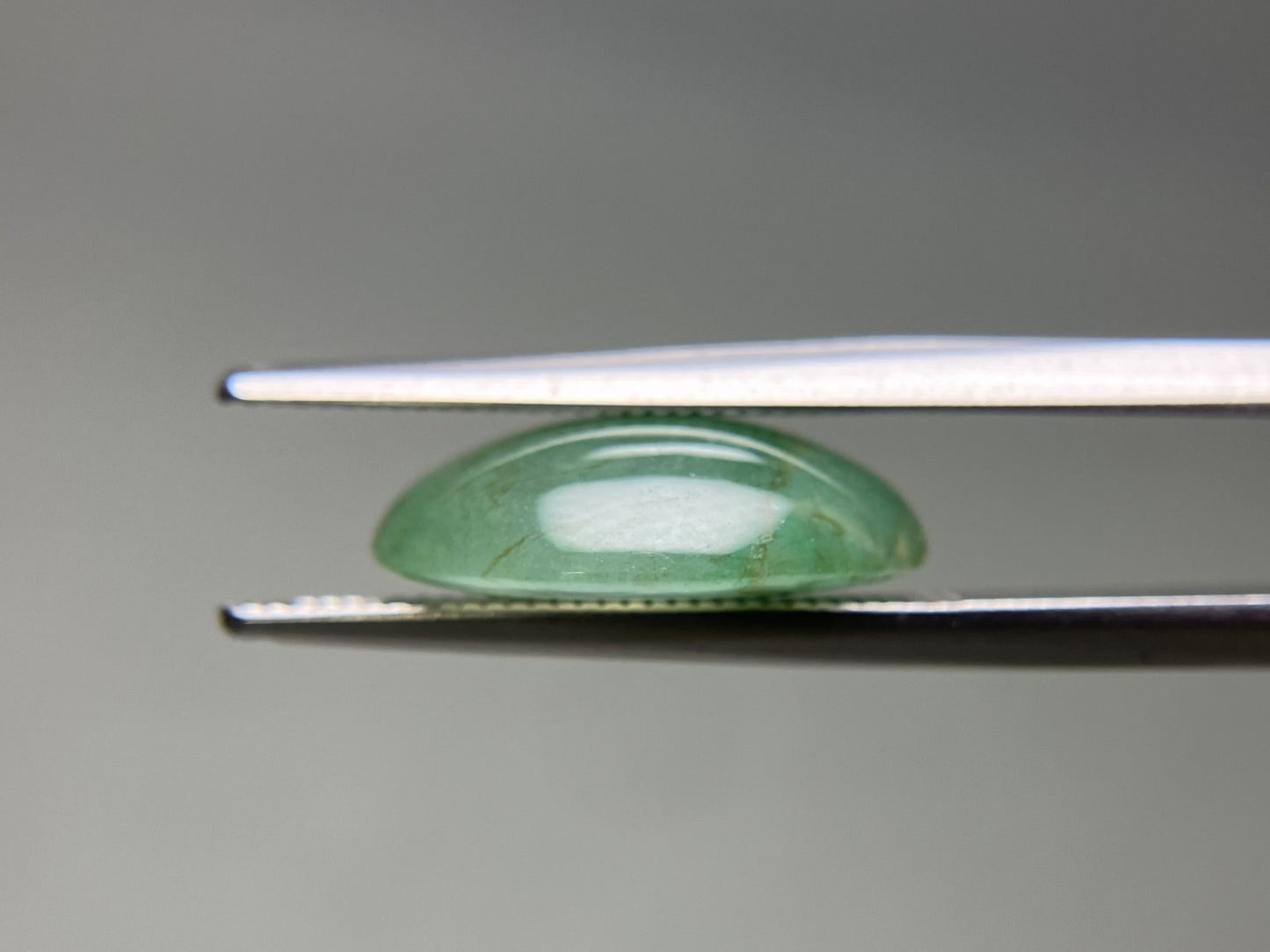 ひすい(ヒスイ 翡翠) 天然 6.373ct 宝石ソーティング付き 14.4㎜×10.4㎜×4.7㎜ ルース( 裸石 ) 6813YY