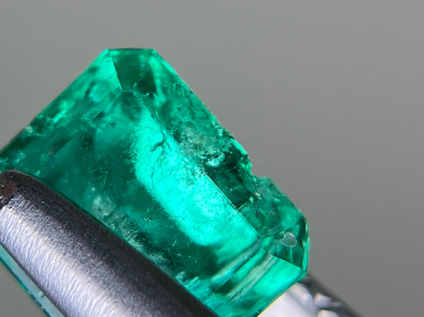 エメラルド 1.060ct 中央宝石ソーティング付き 6.57㎜×5.68㎜×4.14㎜ ルース( 裸石 ) 4065YY