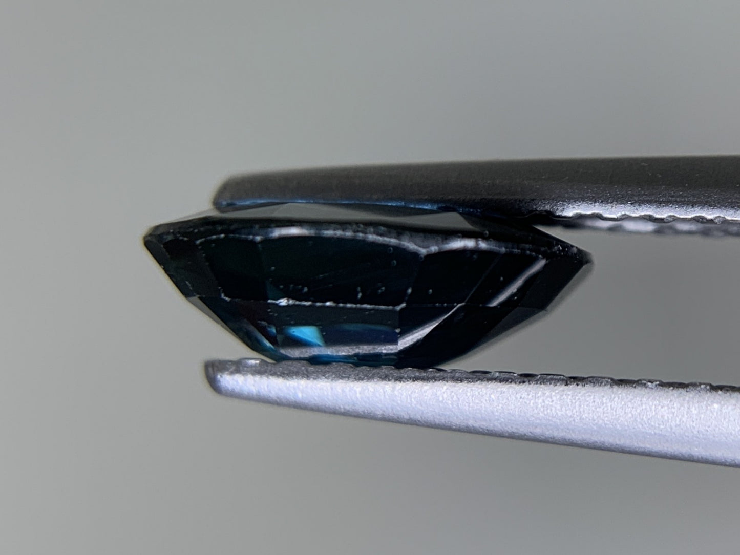サファイア 天然 1.417ct 宝石ソーティング付き 8.1㎜×6.3㎜×2.9㎜ ルース( 裸石 ) 7715Y