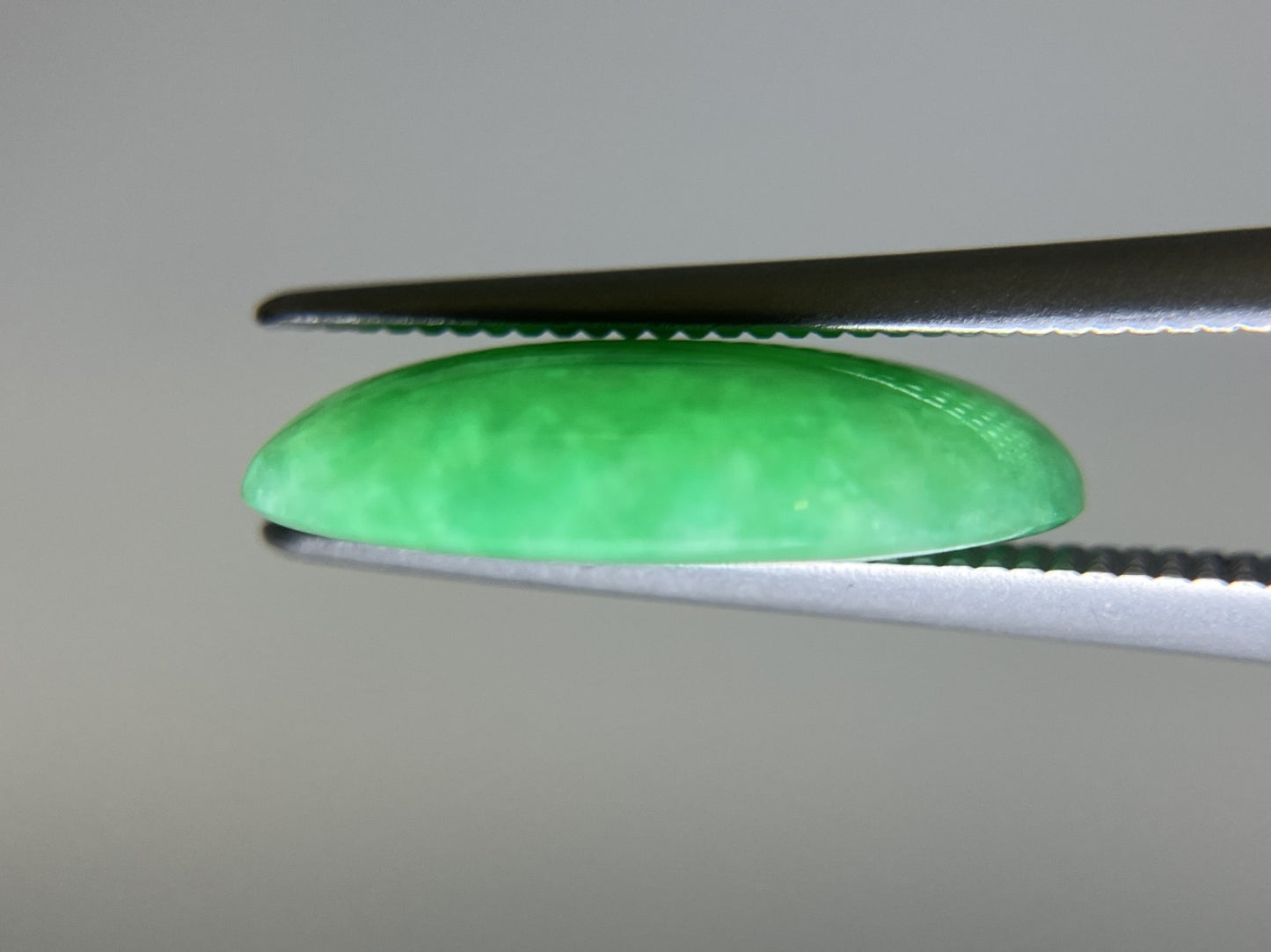 ひすい(ヒスイ 翡翠) 4.850ct 宝石ソーティング付き 14.6㎜×9.7㎜×3.7㎜ ルース( 裸石 ) 4825K