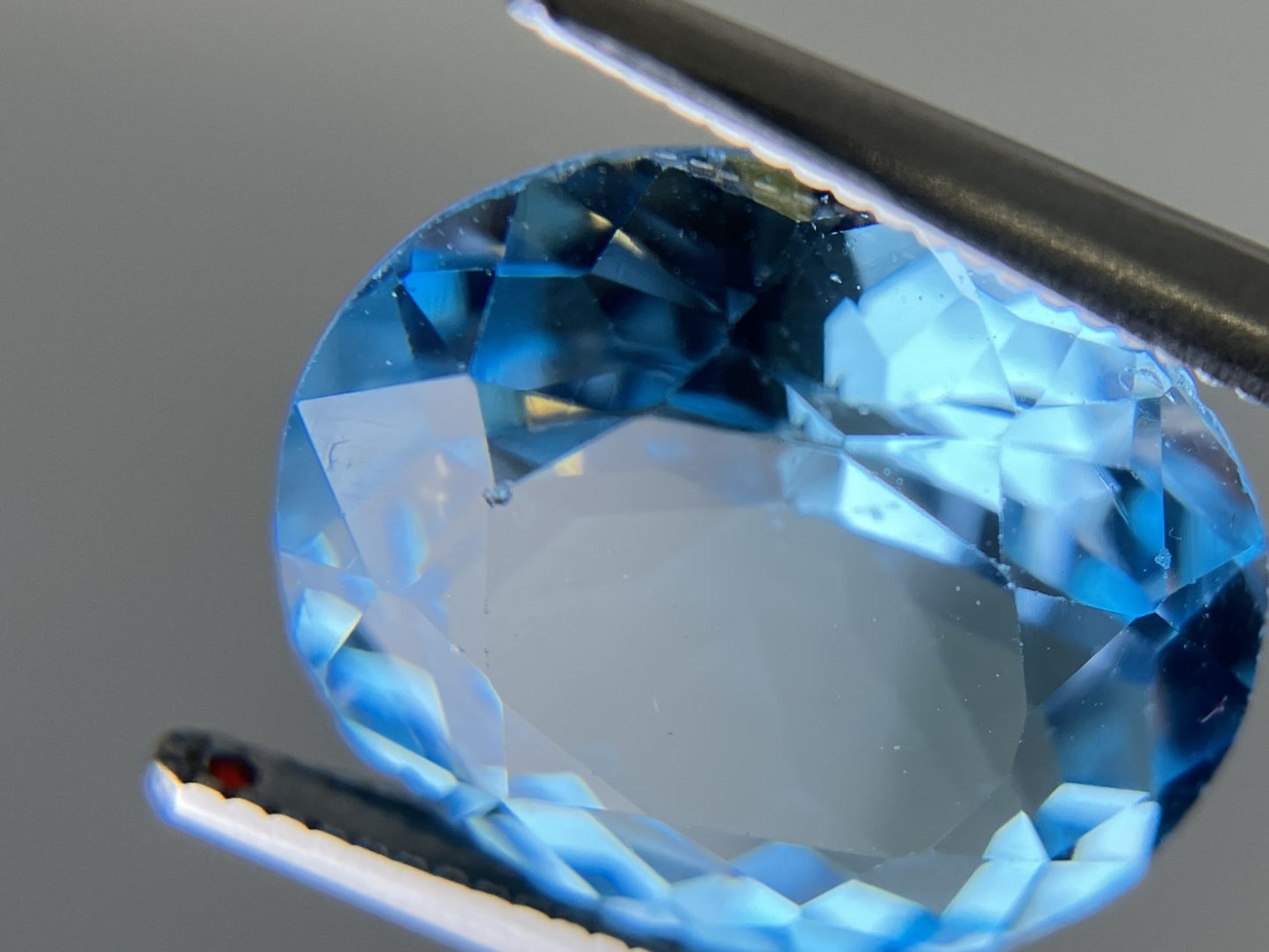 ブルートパーズ 天然 8.754ct 宝石ソーティング付き 13.9㎜×12.0㎜×7.1㎜ ルース( 裸石 ) 6976YY