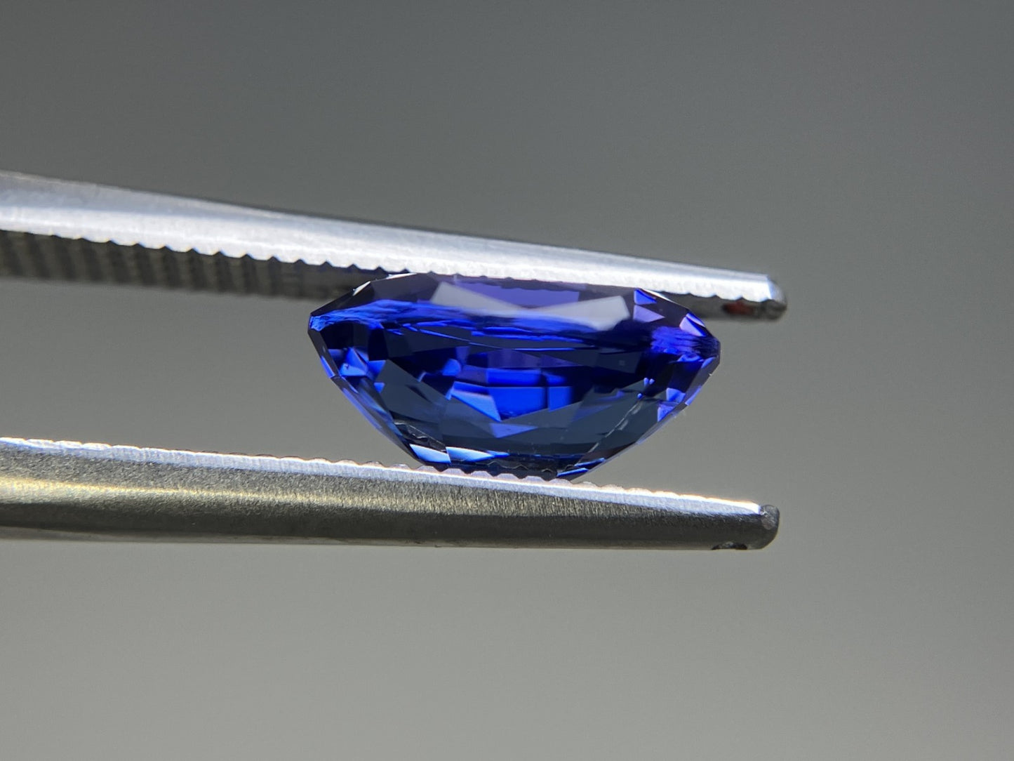 タンザナイト 2.482ct 宝石ソーティング付き 9.3㎜×7.2㎜×4.4㎜ ルース( 裸石 ) 3123YY