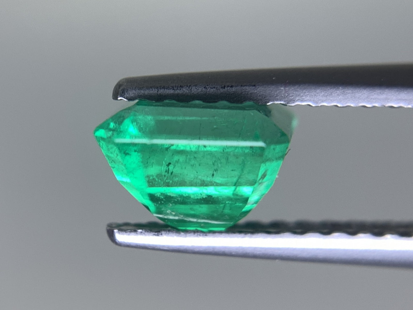 エメラルド 天然 1.127ct 中央宝石ソーティング付き 6.15㎜×6.06㎜×4.36㎜ ルース( 裸石 ) 5916Y