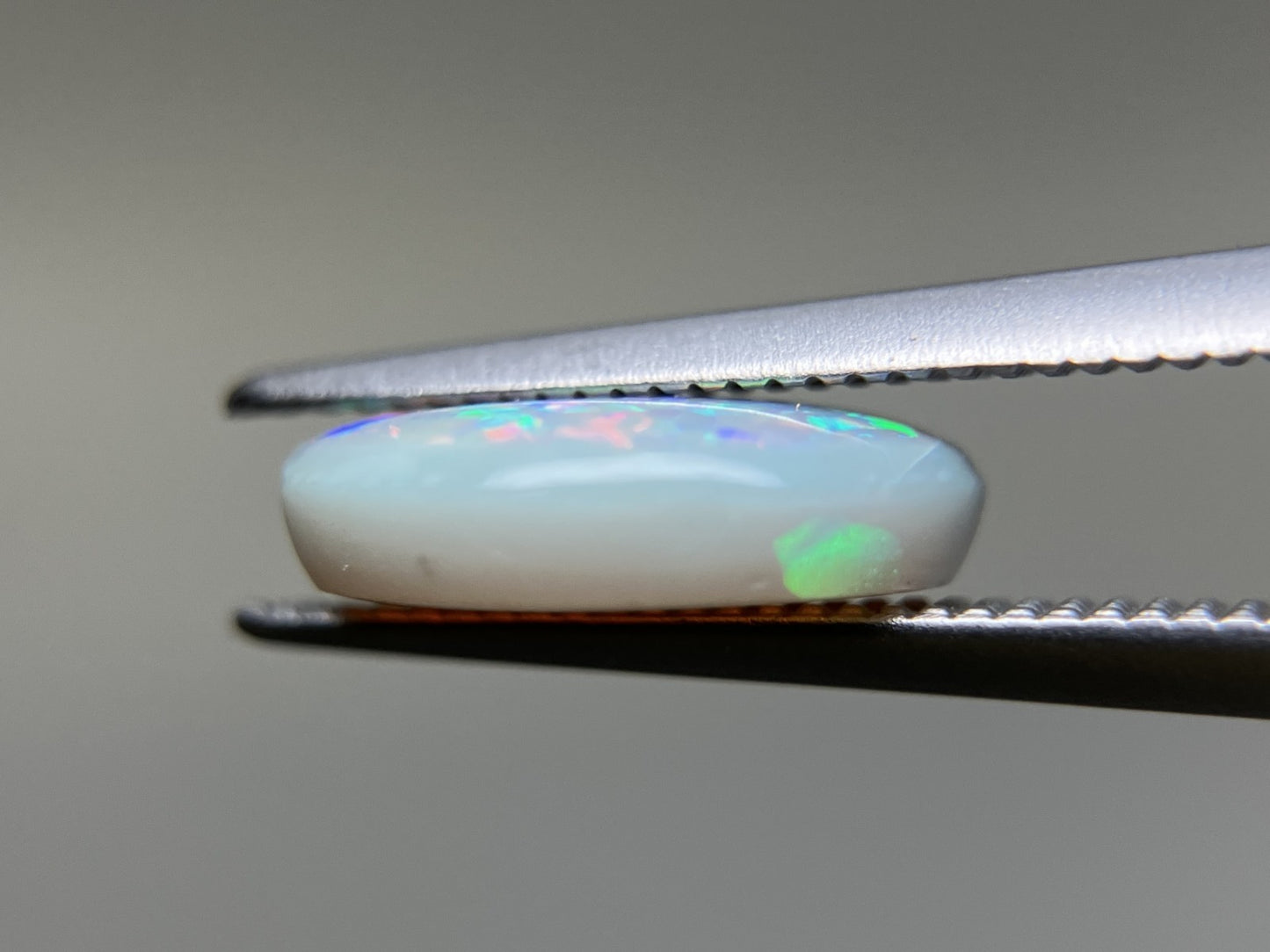 ブラックオパール 天然 1.978ct 中央宝石ソーティング付き 10.6㎜×8.7㎜×3.1㎜ ルース( 裸石 ) 5132K
