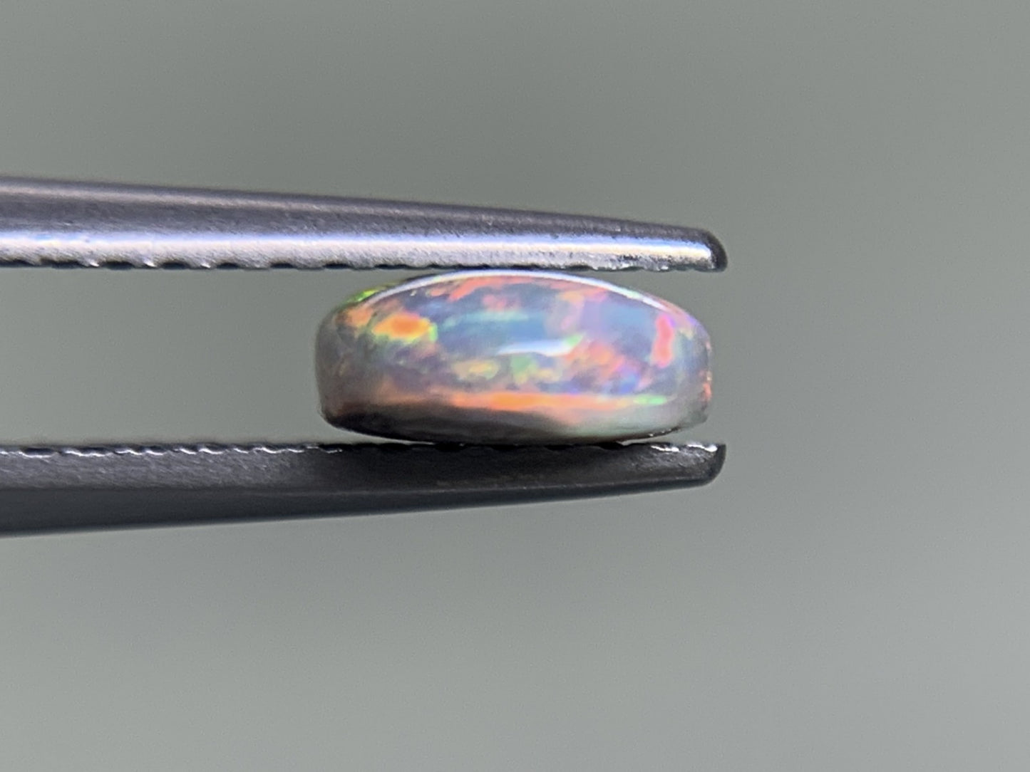 ブラックオパール 0.959ct 宝石ソーティング付き 8.5㎜×6.3㎜×2.7㎜ ルース( 裸石 ) 1866Y