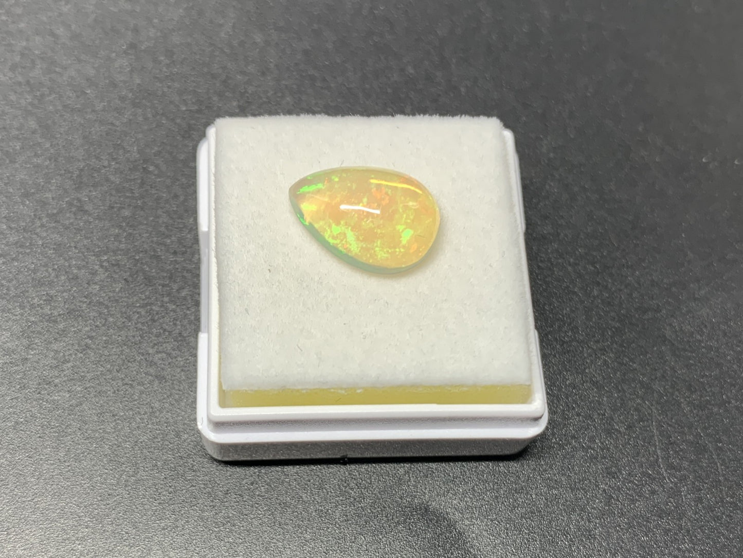 オパール 2.179ct 宝石ソーティング付き 12.6㎜×9.5㎜×4.1㎜ ルース( 裸石 ) 3587Y
