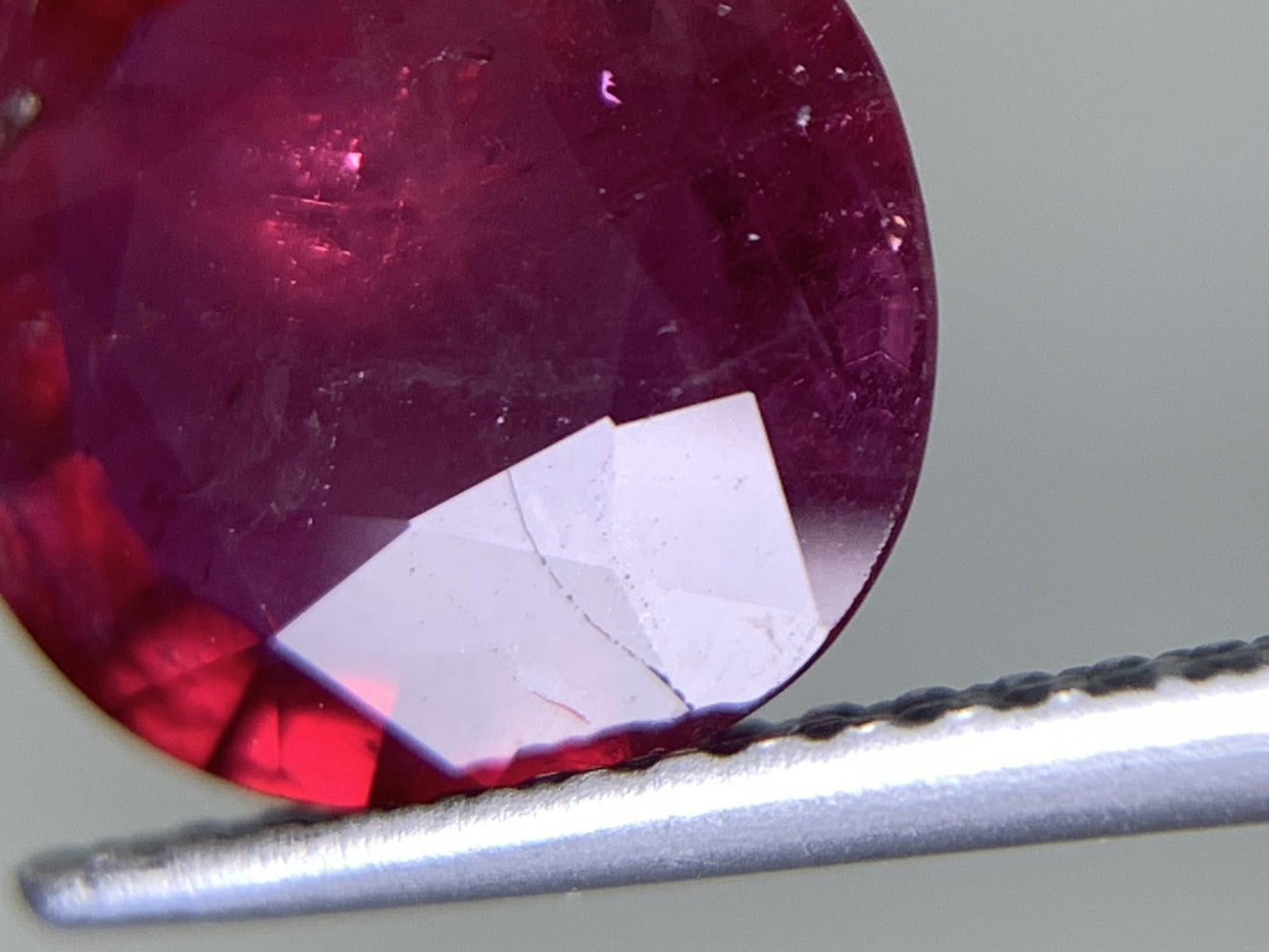 ルビー 天然 2.697ct 中央宝石ソーティング付き 9.52㎜×8.84㎜×3.32㎜ ルース( 裸石 ) 5627Y