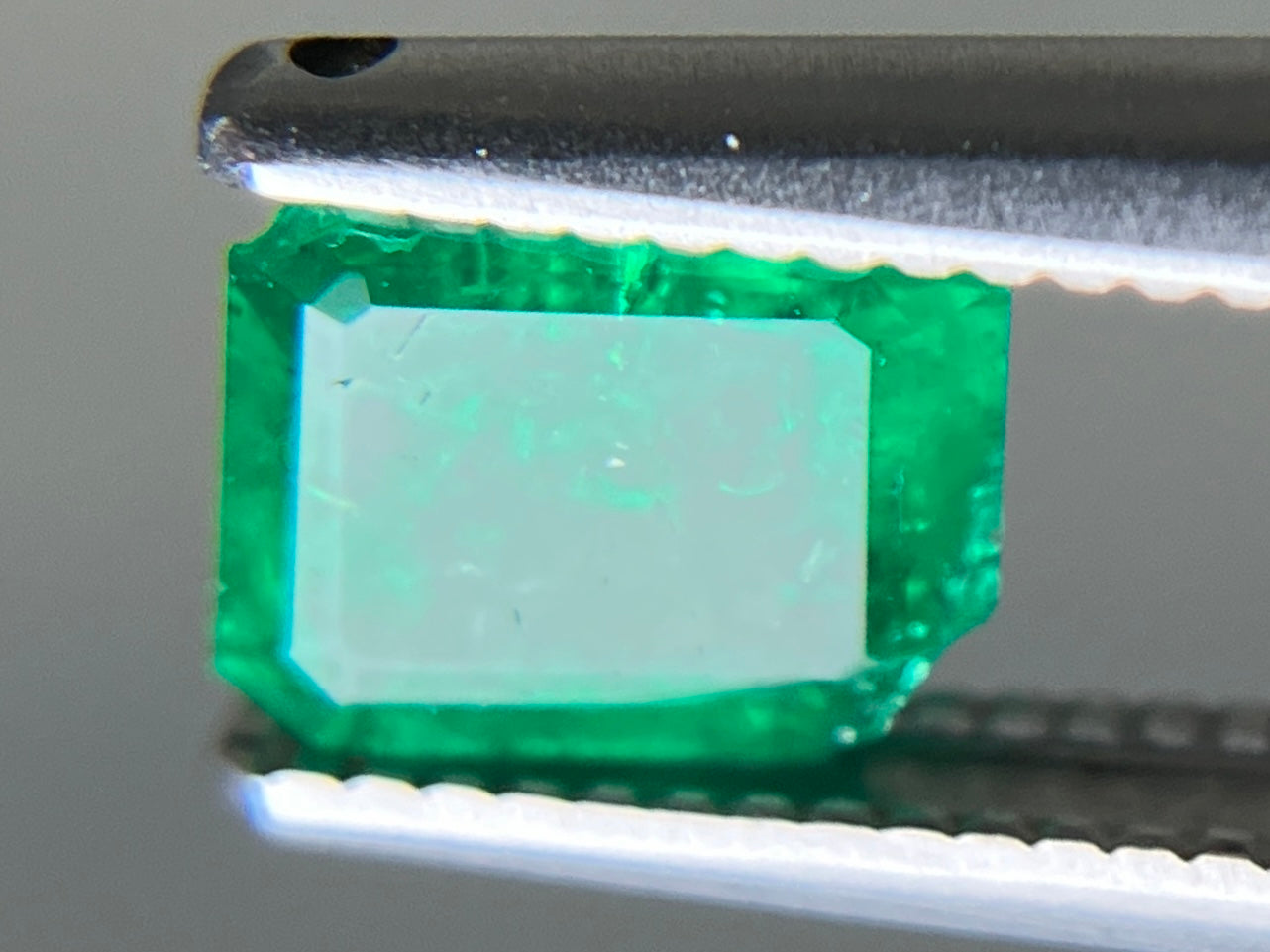 エメラルド 天然 0.611ct 宝石ソーティング付き 5.9㎜×5.0㎜×2.7㎜ ルース( 裸石 ) 7072YY