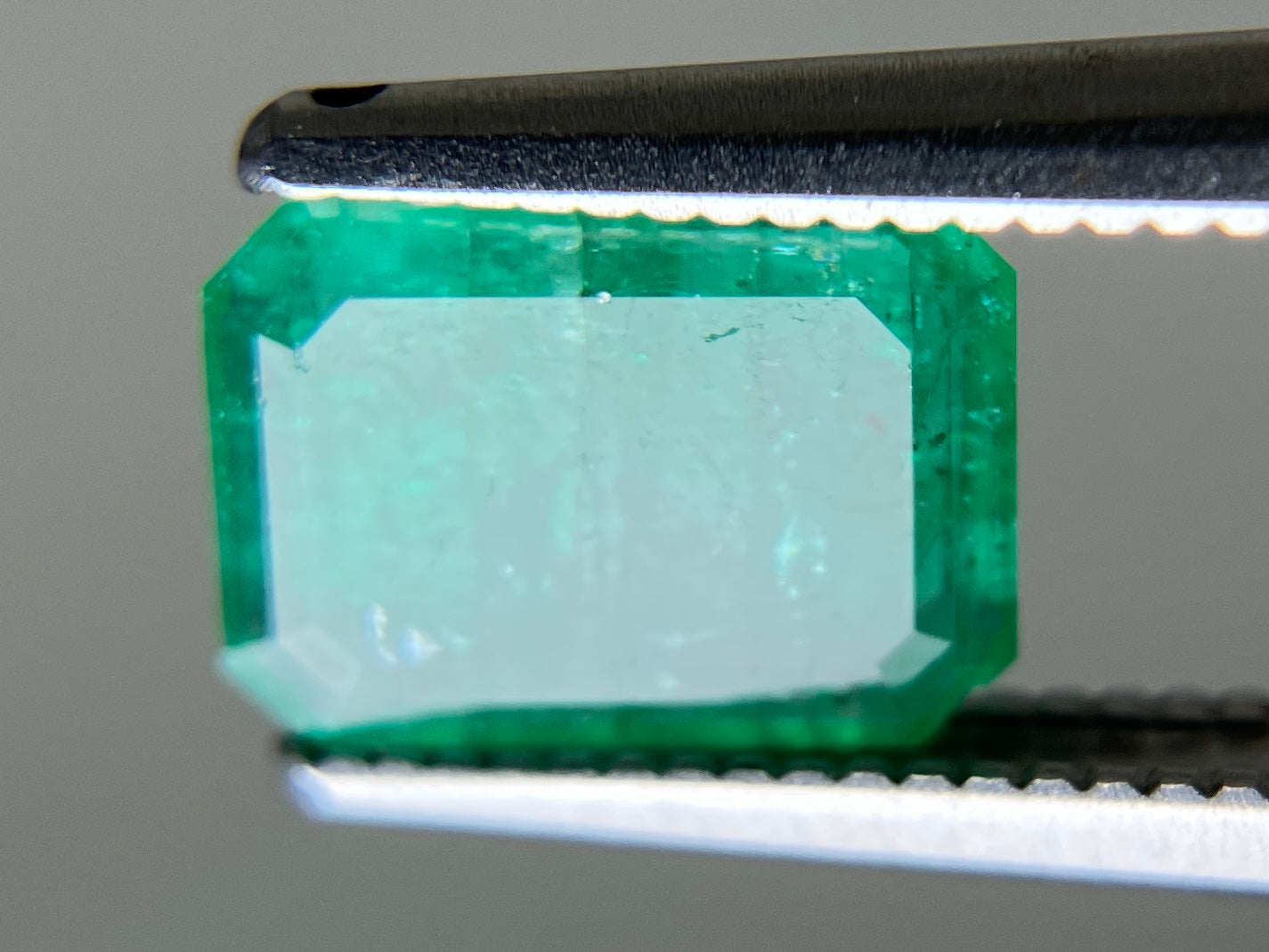 エメラルド 天然 1.043ct 宝石ソーティング付き 7.9㎜×5.8㎜×1.9㎜ ルース( 裸石 ) 7052YY